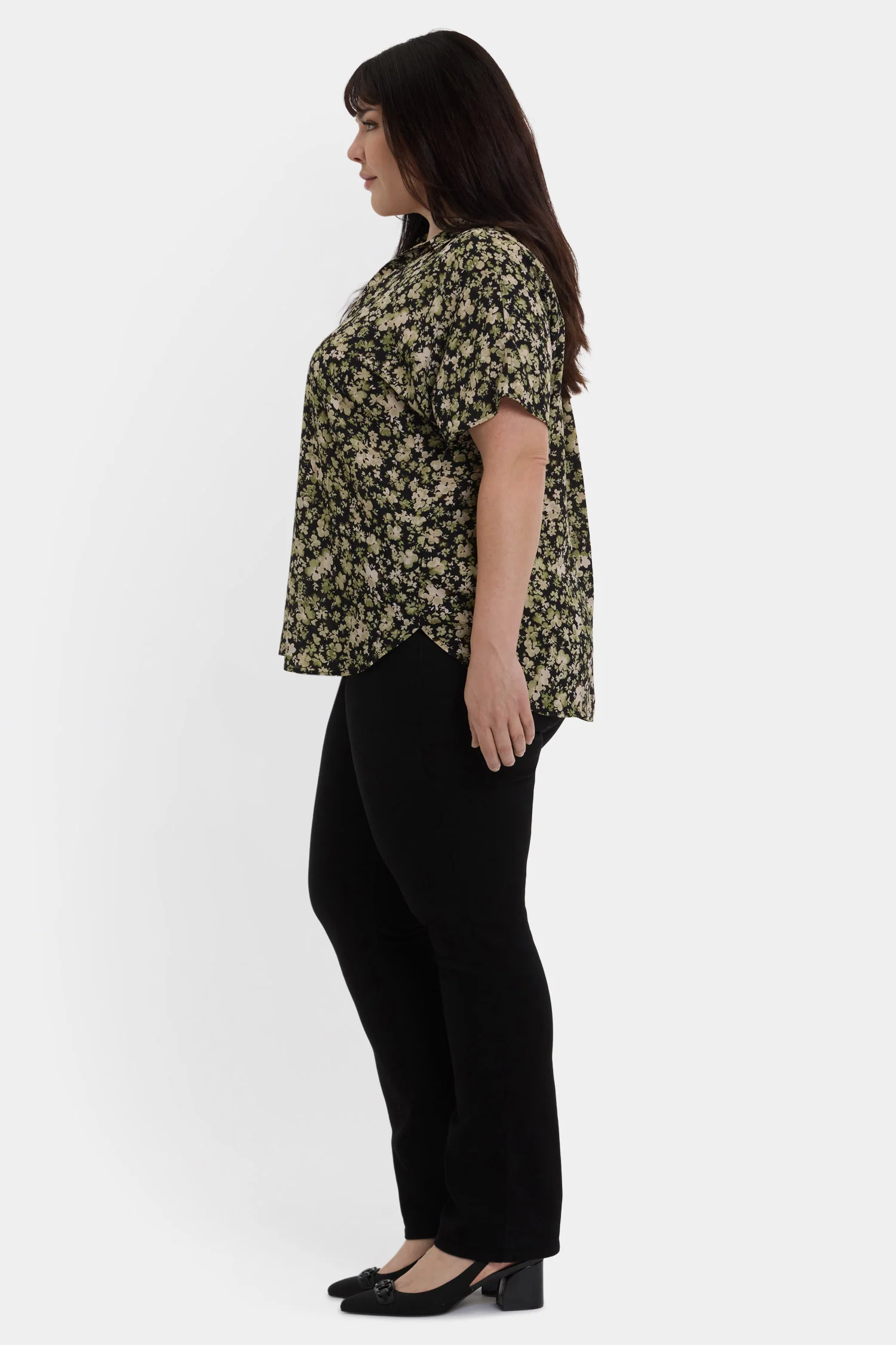 12921-becky-short-sleeved-blouse-in-plus-size-granada-garden-1.webp