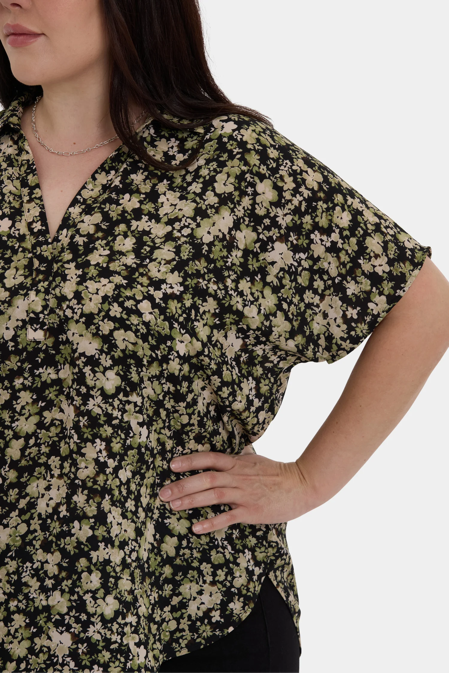 12921-becky-short-sleeved-blouse-in-plus-size-granada-garden-1.webp