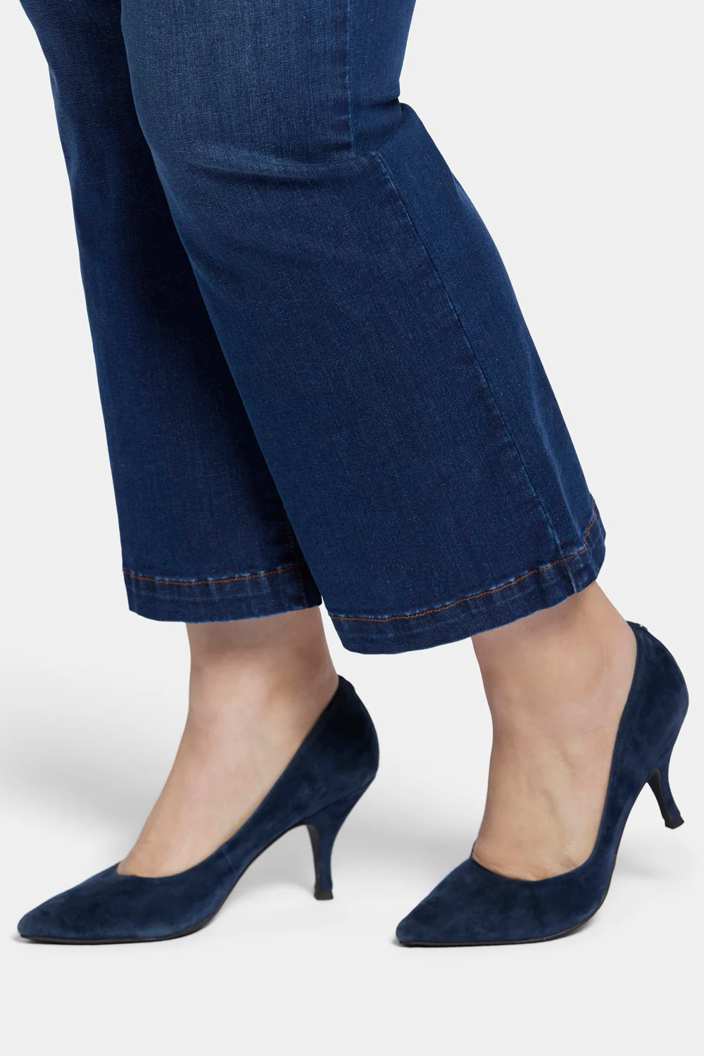 13121-relaxed-flared-jeans-in-plus-size-gold-coast-1.webp