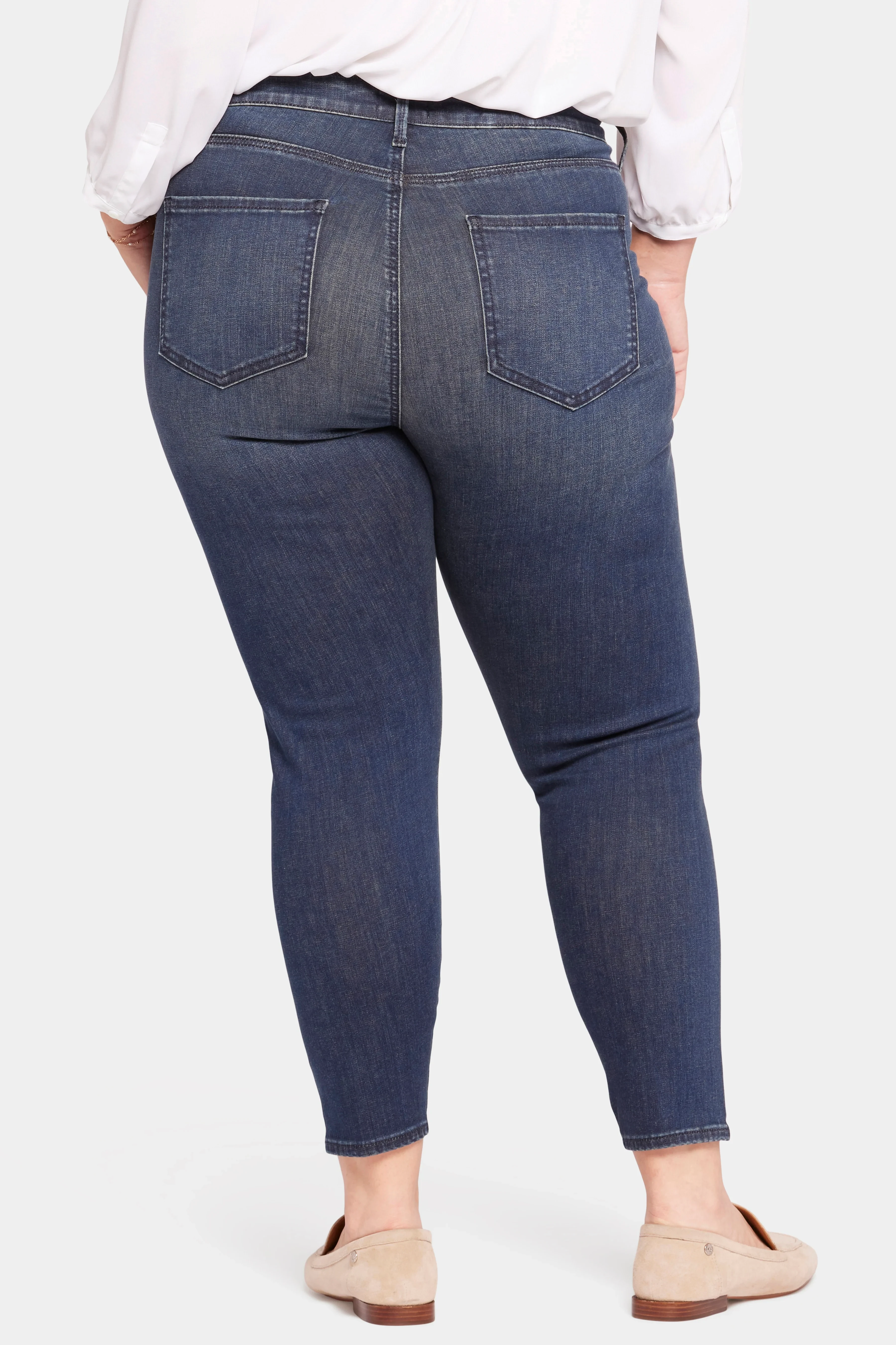 13130-le-silhouette-ami-skinny-jeans-in-petite-plus-size-precious-1.webp