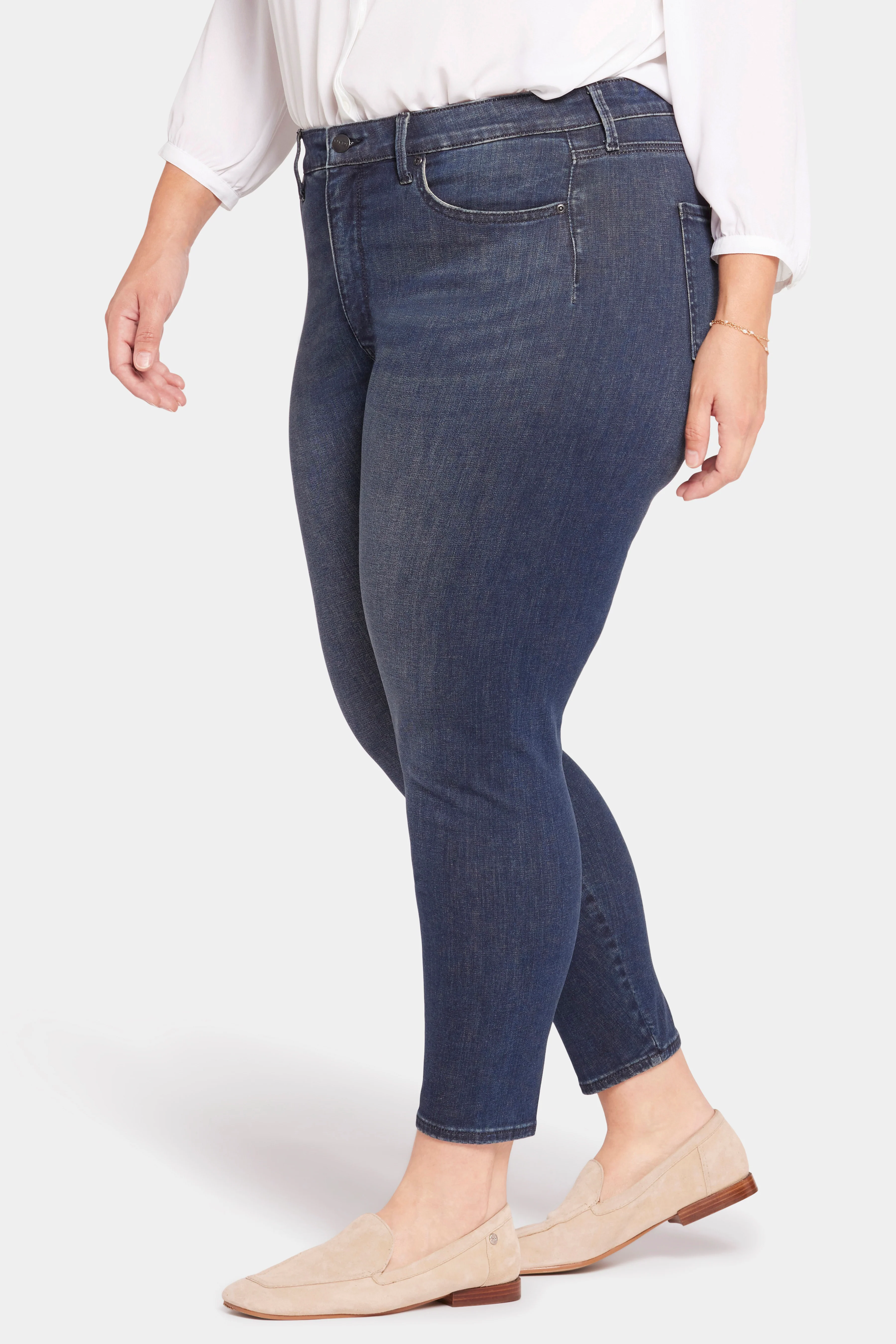 13130-le-silhouette-ami-skinny-jeans-in-petite-plus-size-precious-1.webp