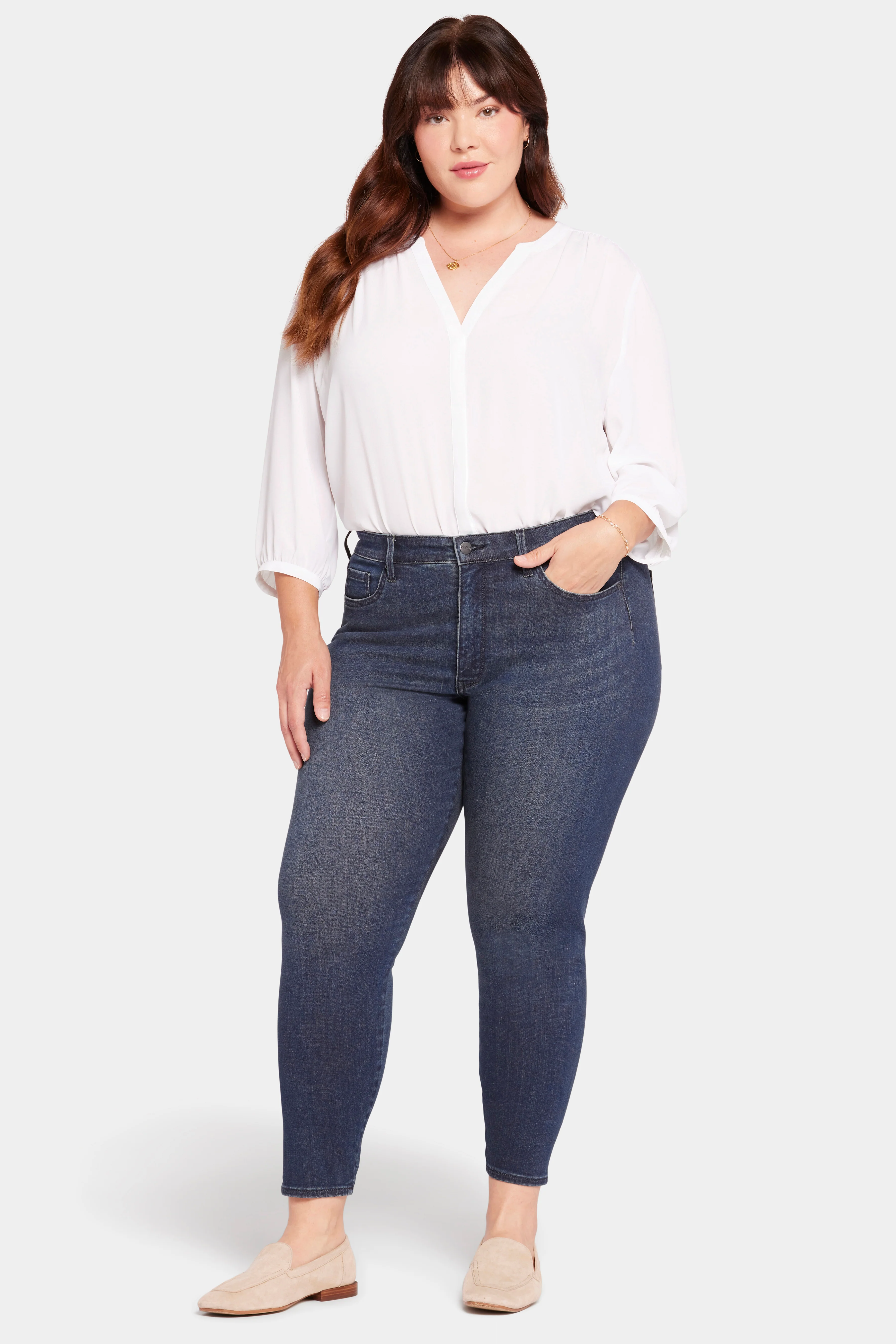 13130-le-silhouette-ami-skinny-jeans-in-petite-plus-size-precious-1.webp