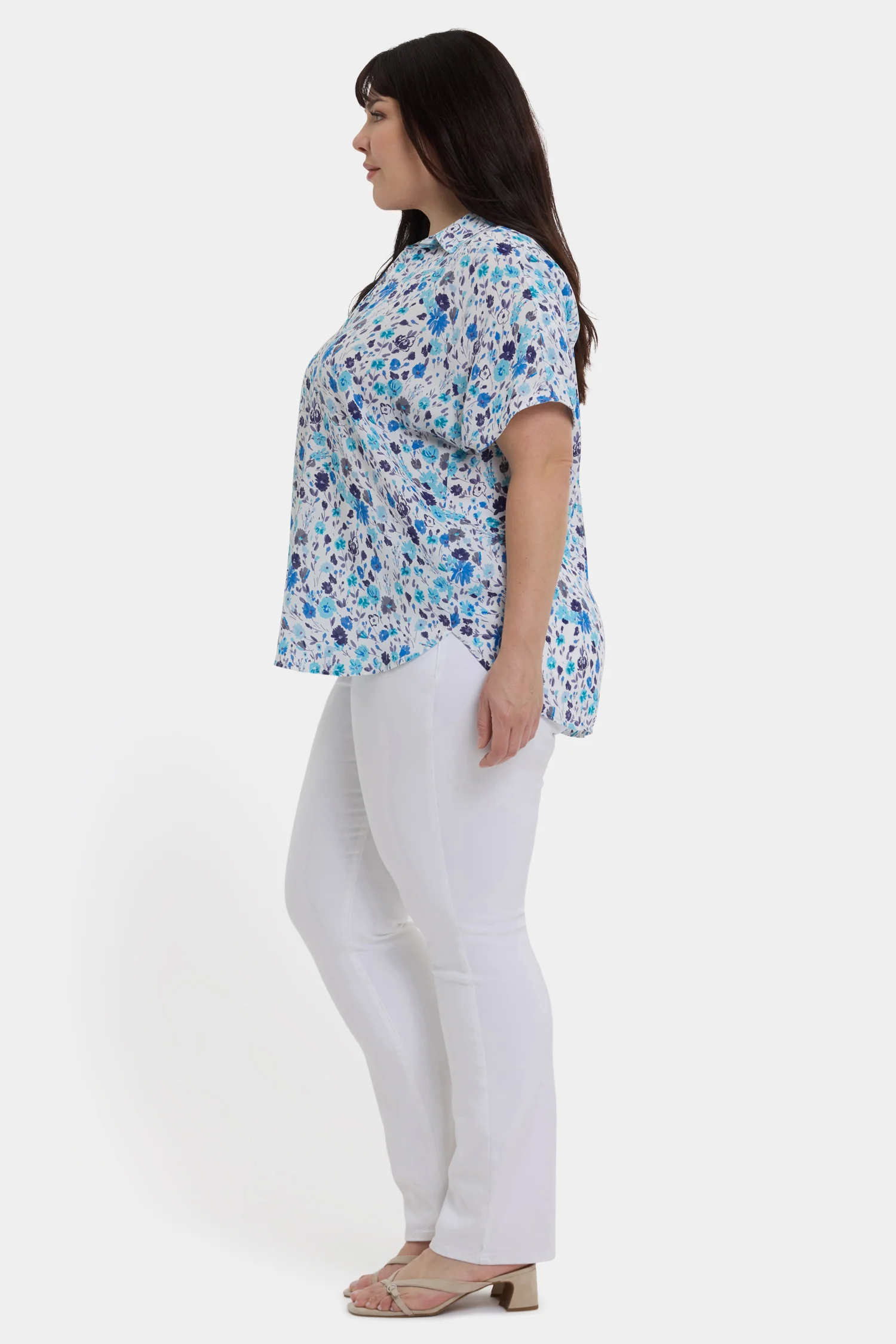 13258-becky-short-sleeved-blouse-in-plus-size-jimena-garden-1.webp