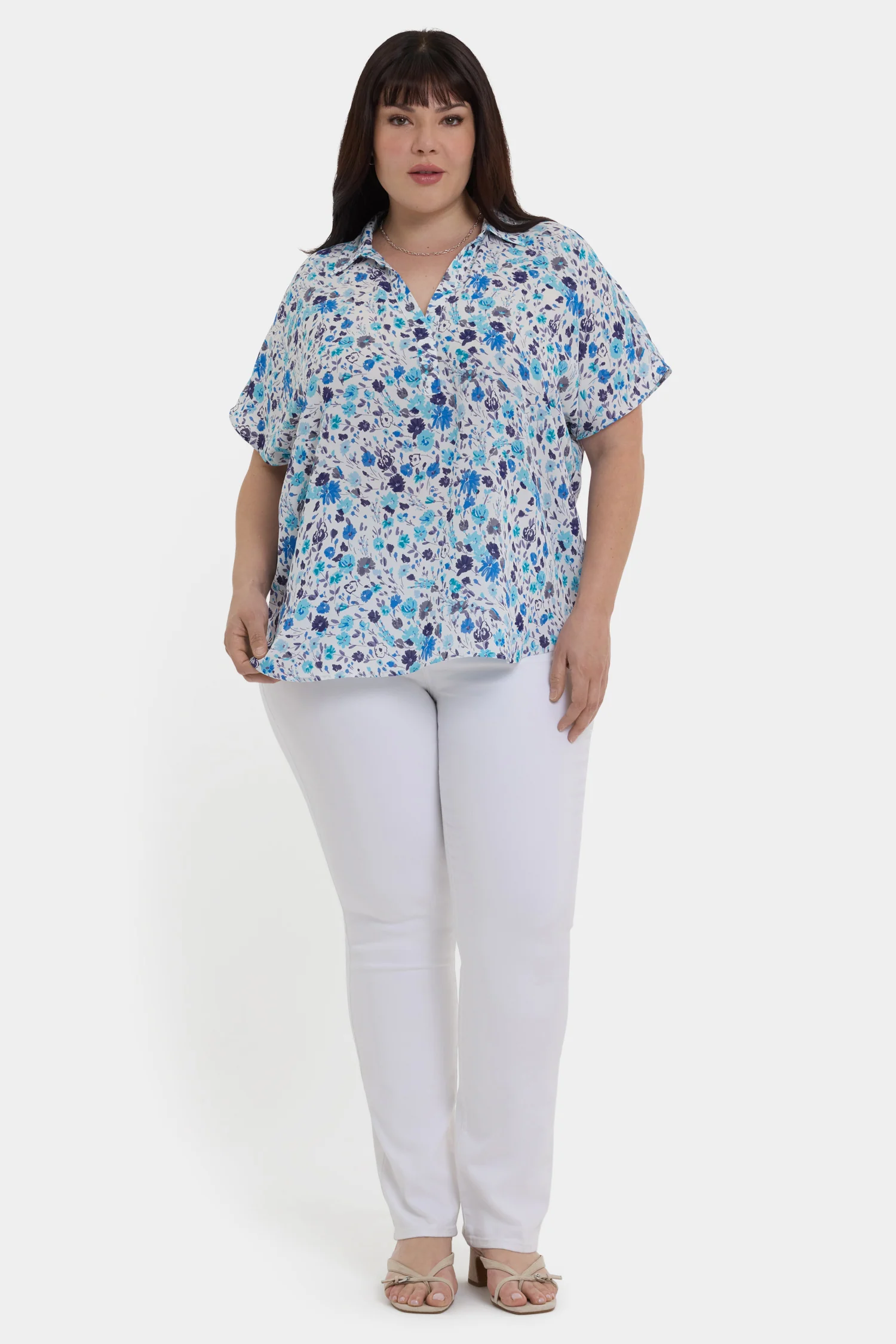 13258-becky-short-sleeved-blouse-in-plus-size-jimena-garden-1.webp