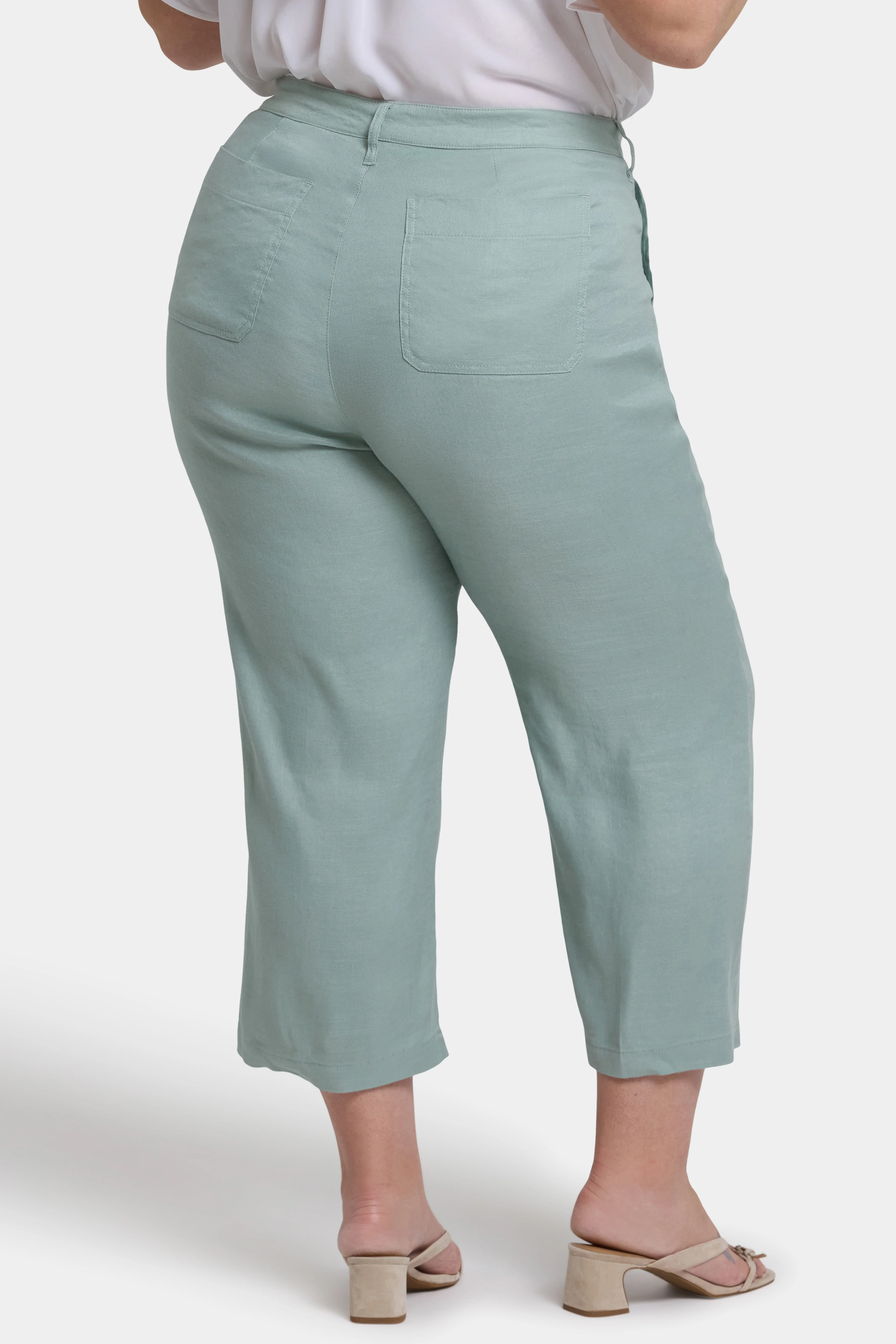 Wide Leg Cargo Capri Pants In Plus Size - Tomatillo