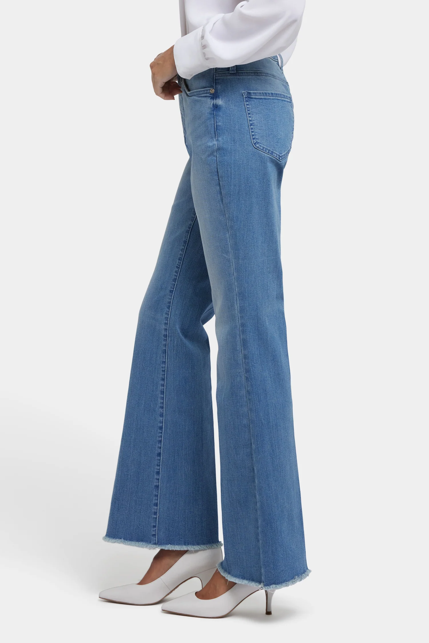 1379-ava-flared-jeans-vendome-water-1.webp