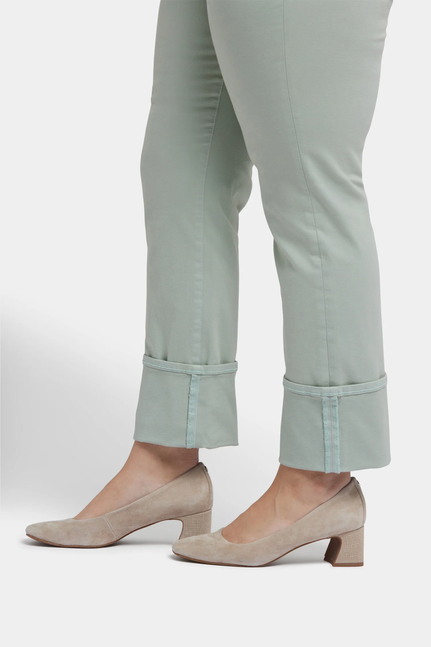 14056-marilyn-straight-jeans-in-plus-size-tomatillo-1.webp