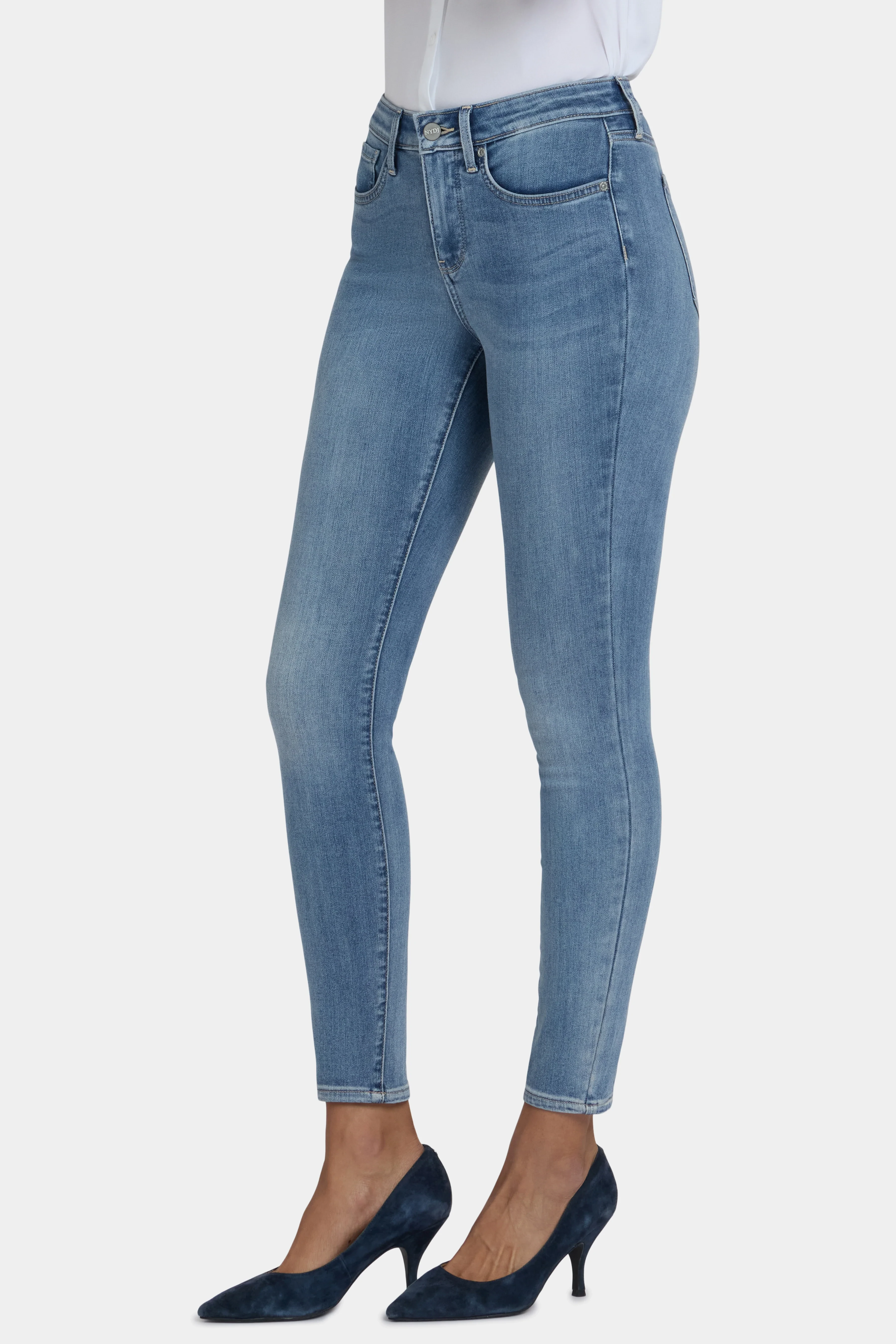 1559-ami-skinny-jeans-atmosphere-1.webp