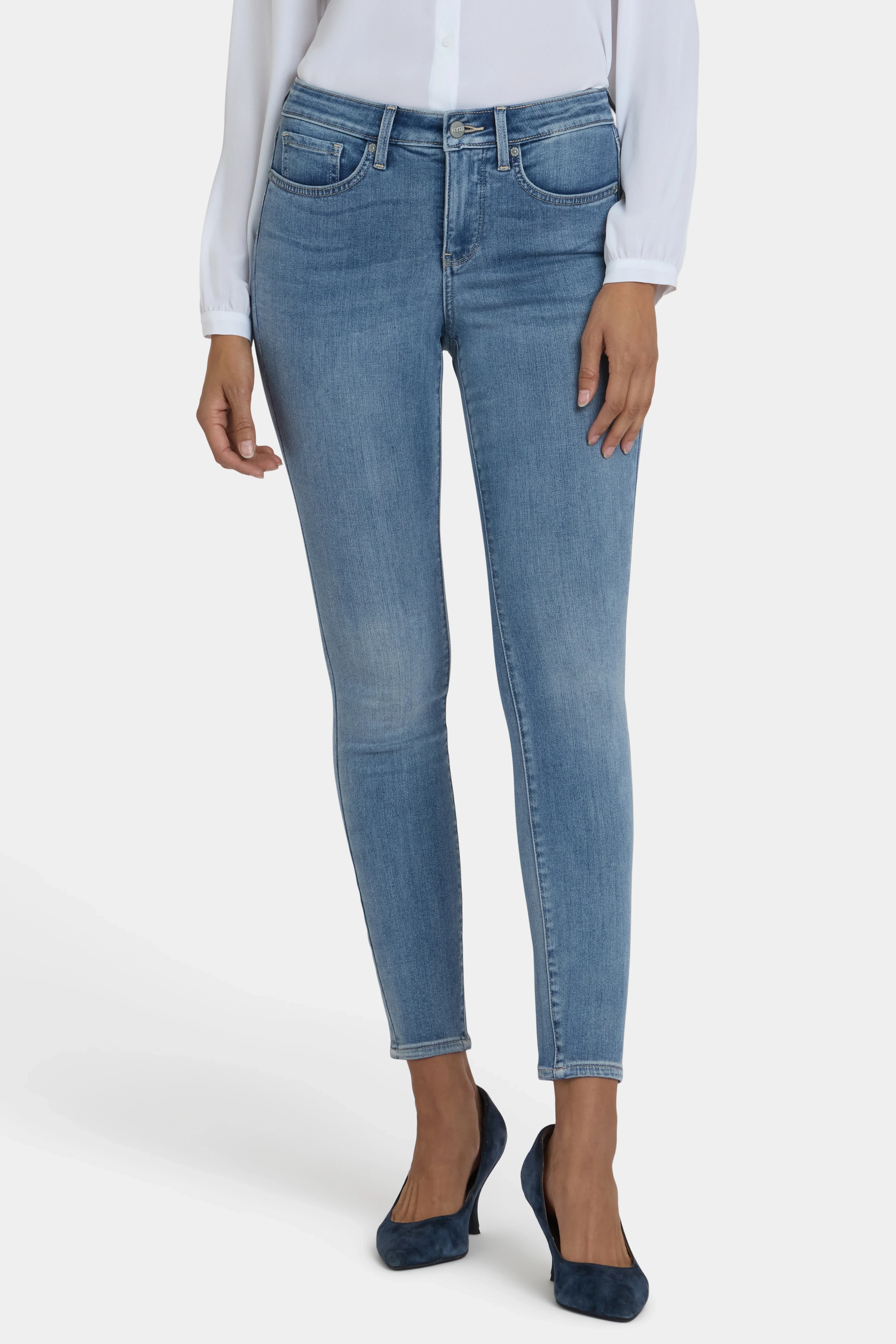1559-ami-skinny-jeans-atmosphere-1.webp