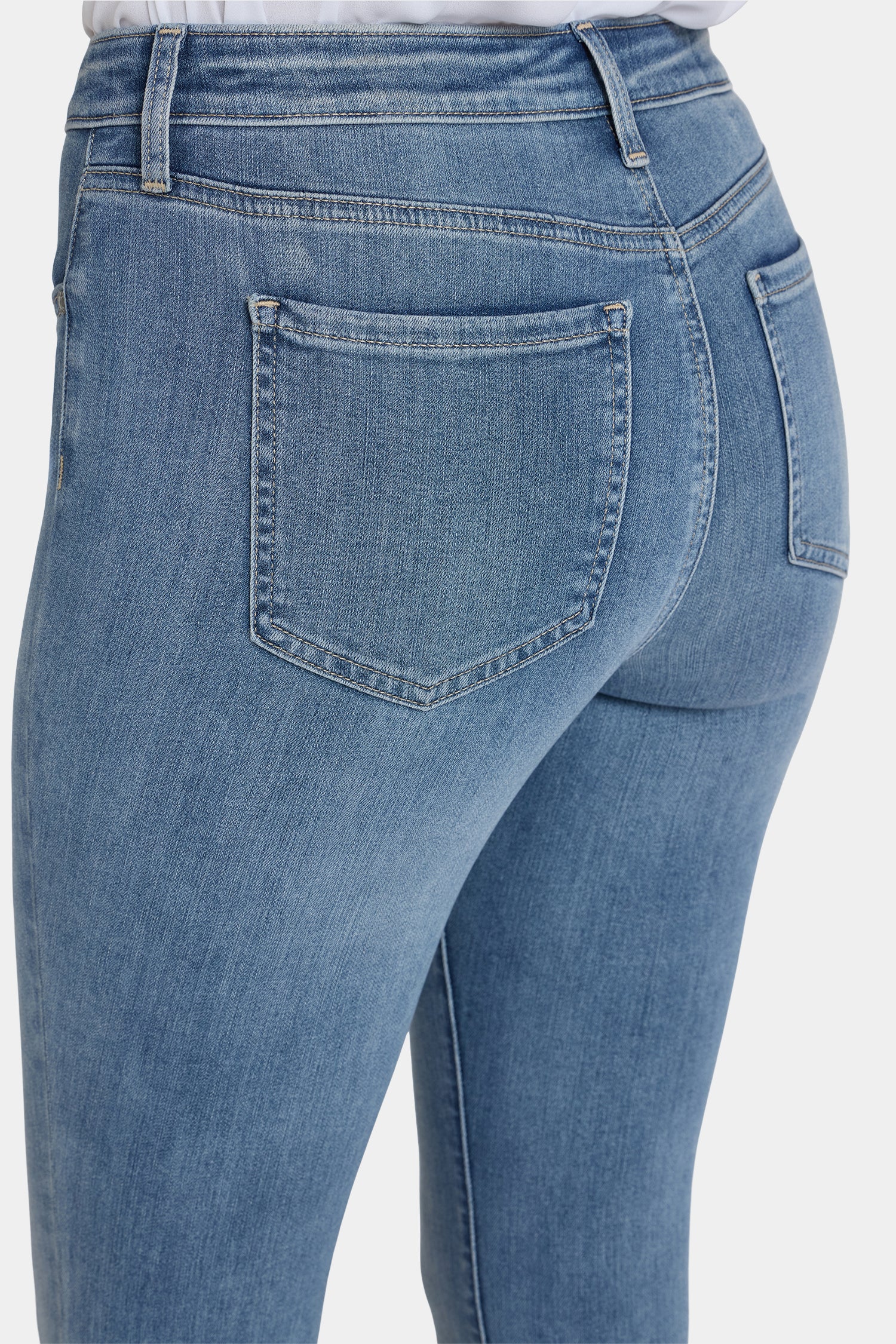 1559-ami-skinny-jeans-atmosphere-1.webp