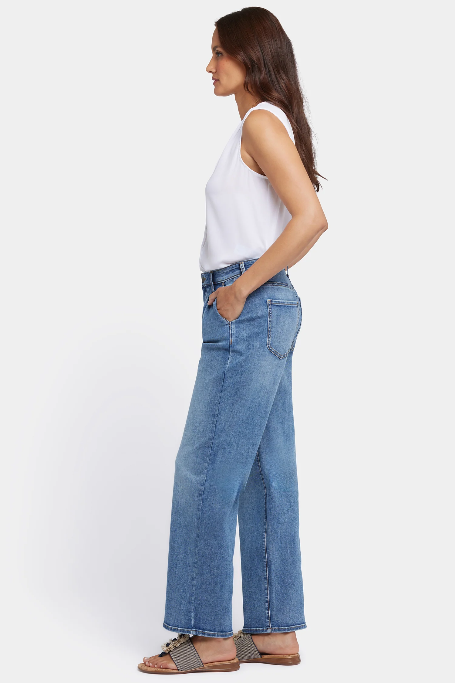 14870-relaxed-trouser-jeans-in-petite-barcelona-breeze-1.webp