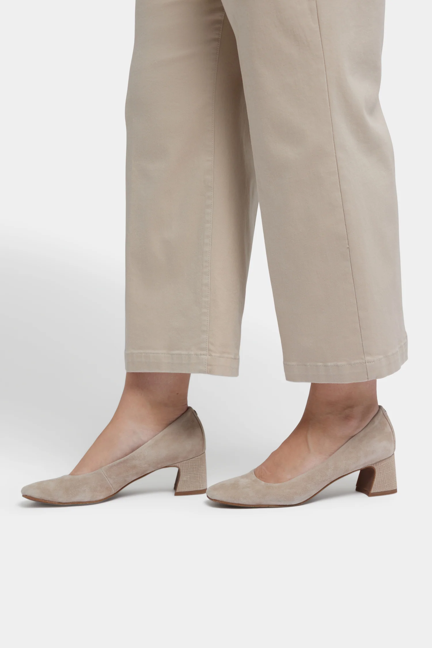 16121-teresa-wide-leg-ankle-jeans-in-plus-size-feather-1.webp