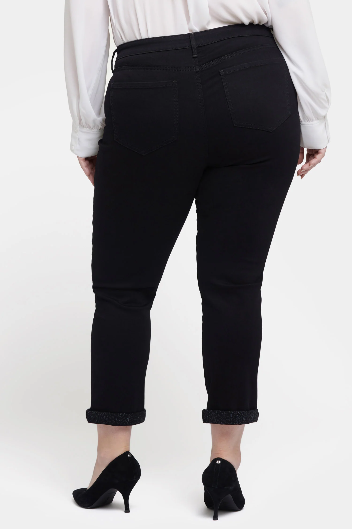 16163-sheri-slim-ankle-jeans-in-plus-size-black-rinse-1.webp