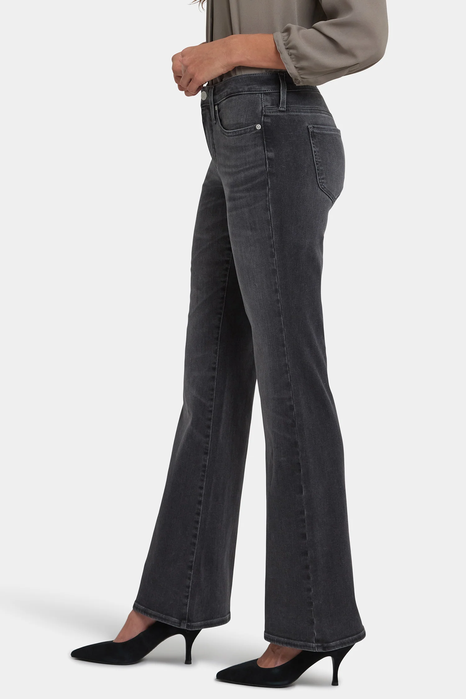 1679-ava-flared-jeans-gloomy-marais-1.webp