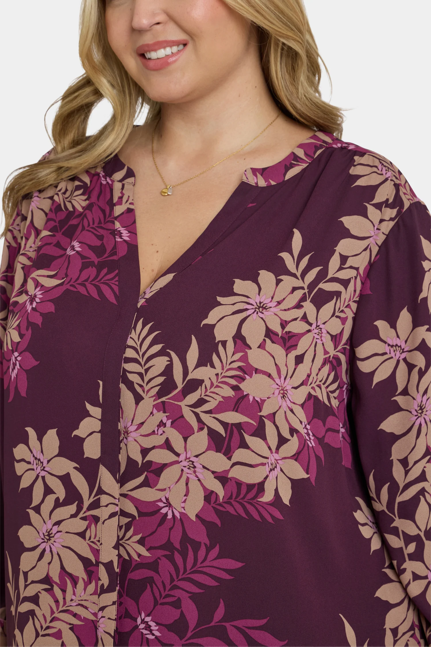 17634-pintuck-blouse-in-plus-size-bonne-nouvelle-1.webp