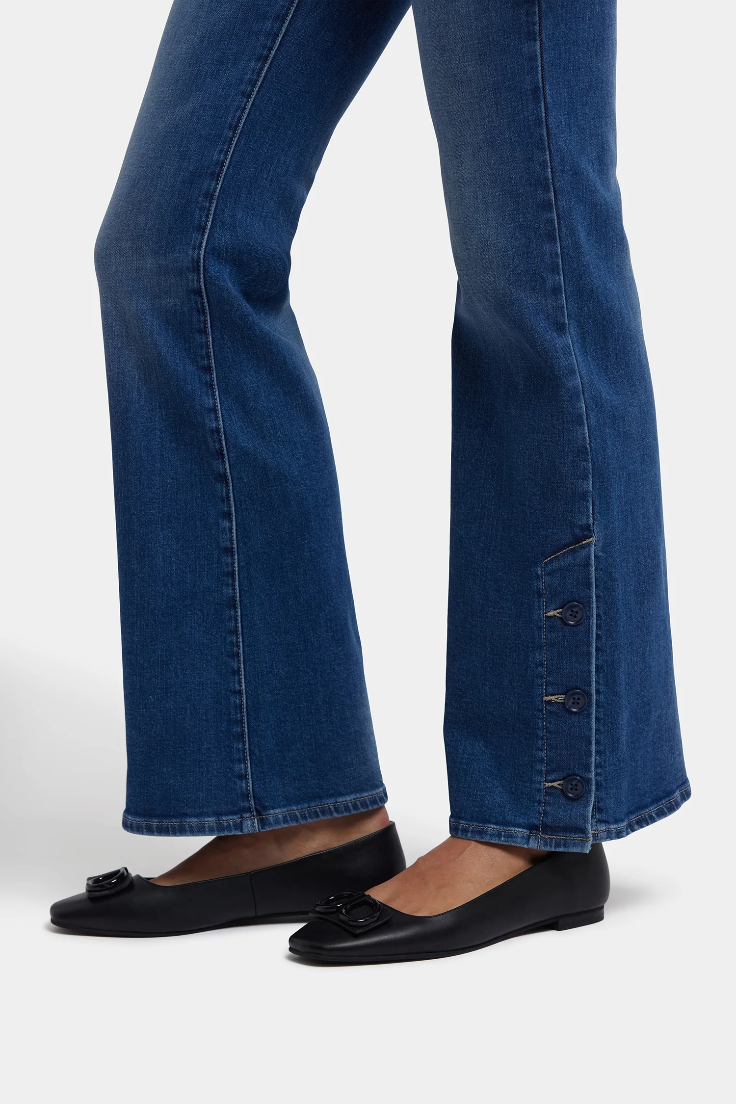 1913-ava-flared-jeans-lake-notre-dame-1.webp