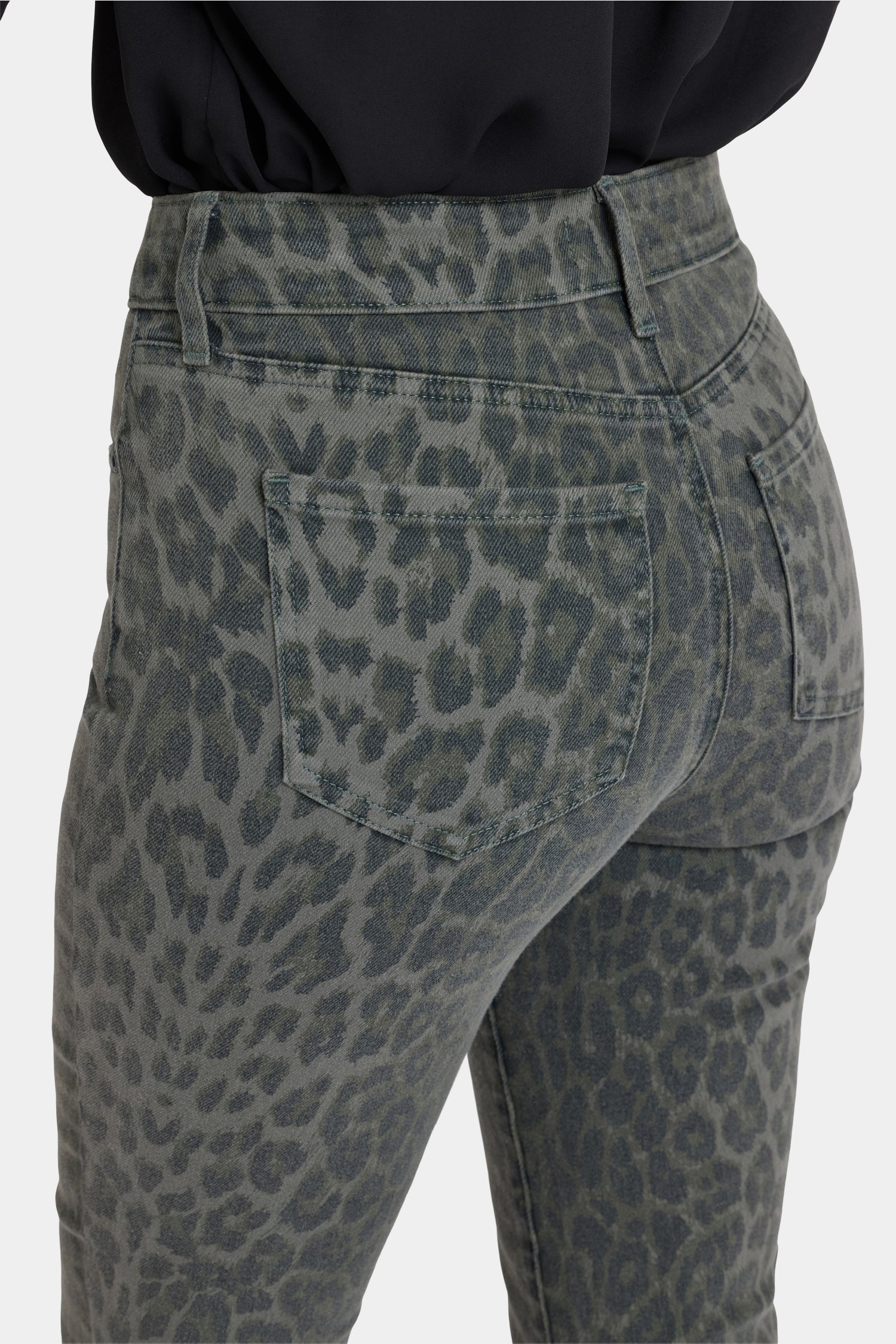 1937-marilyn-straight-jeans-vine-leaf-leopard-1.webp