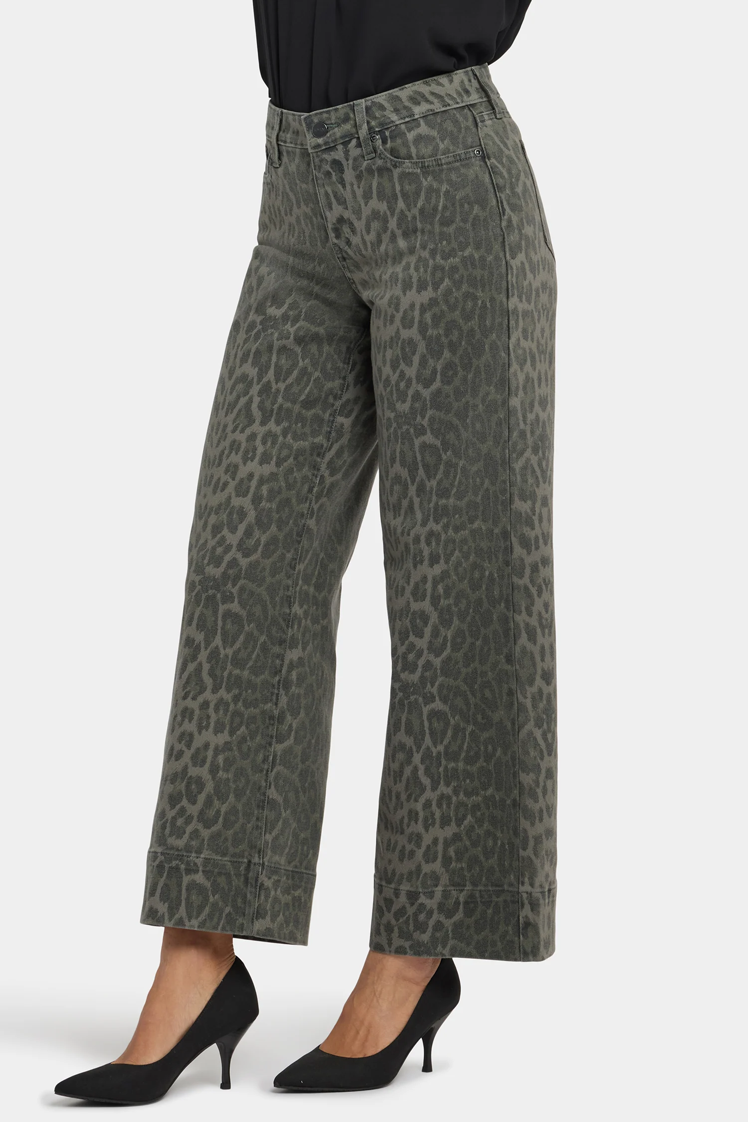 1949-teresa-wide-leg-ankle-jeans-vine-leaf-leopard-1.webp