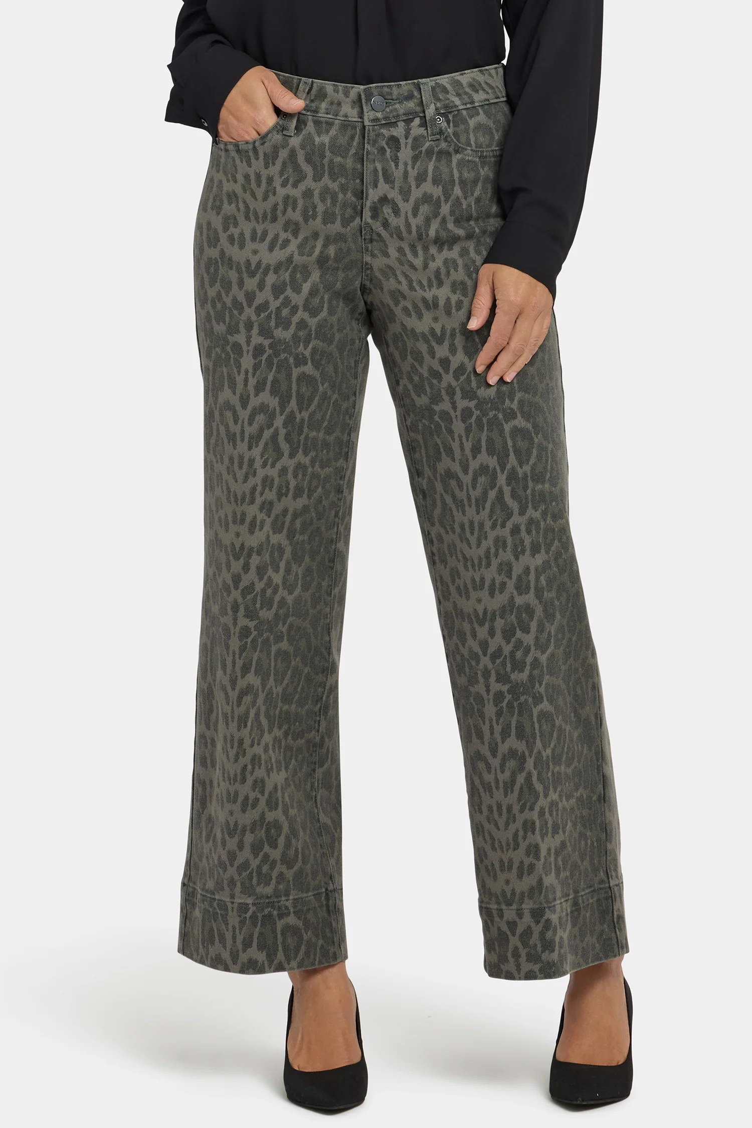 1949-teresa-wide-leg-ankle-jeans-vine-leaf-leopard-1.webp