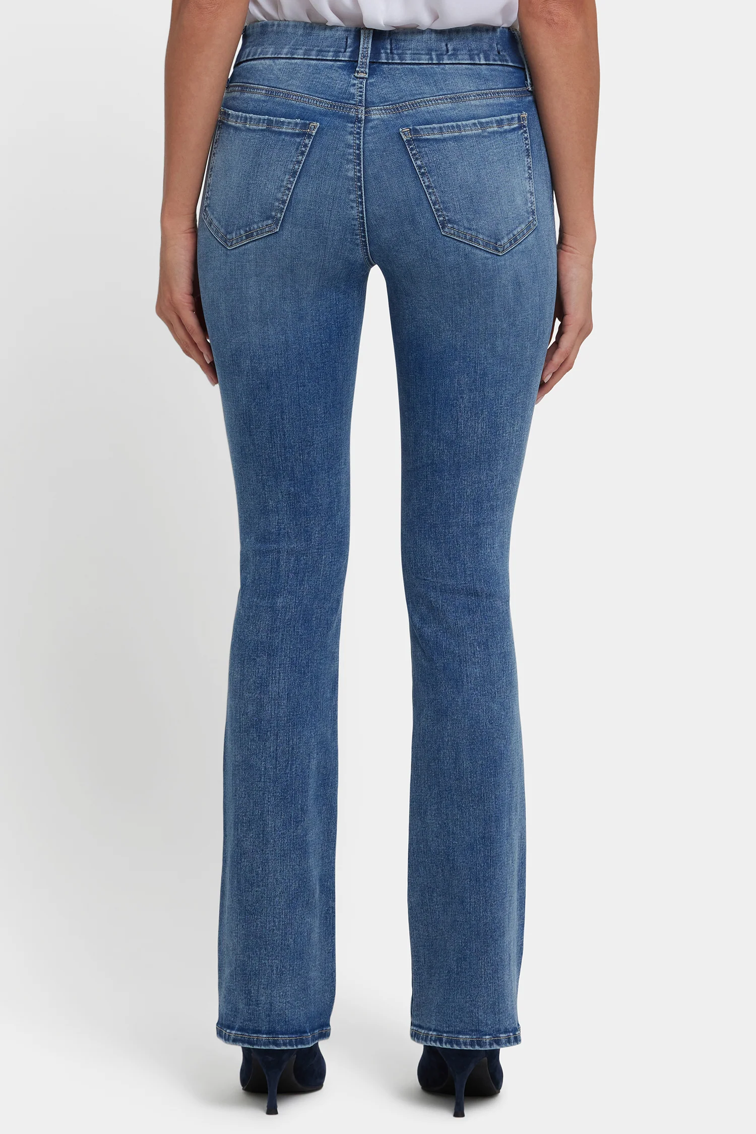2105-waist-match-barbara-bootcut-jeans-parisian-sky-1.webp
