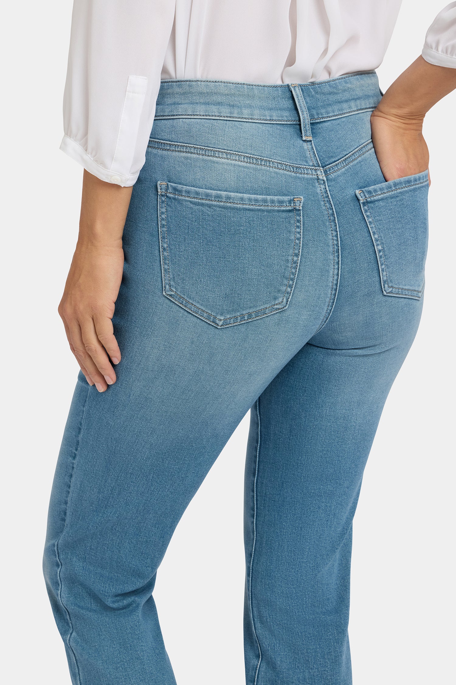 2191-marilyn-straight-ankle-jeans-avenue-blue-1.webp
