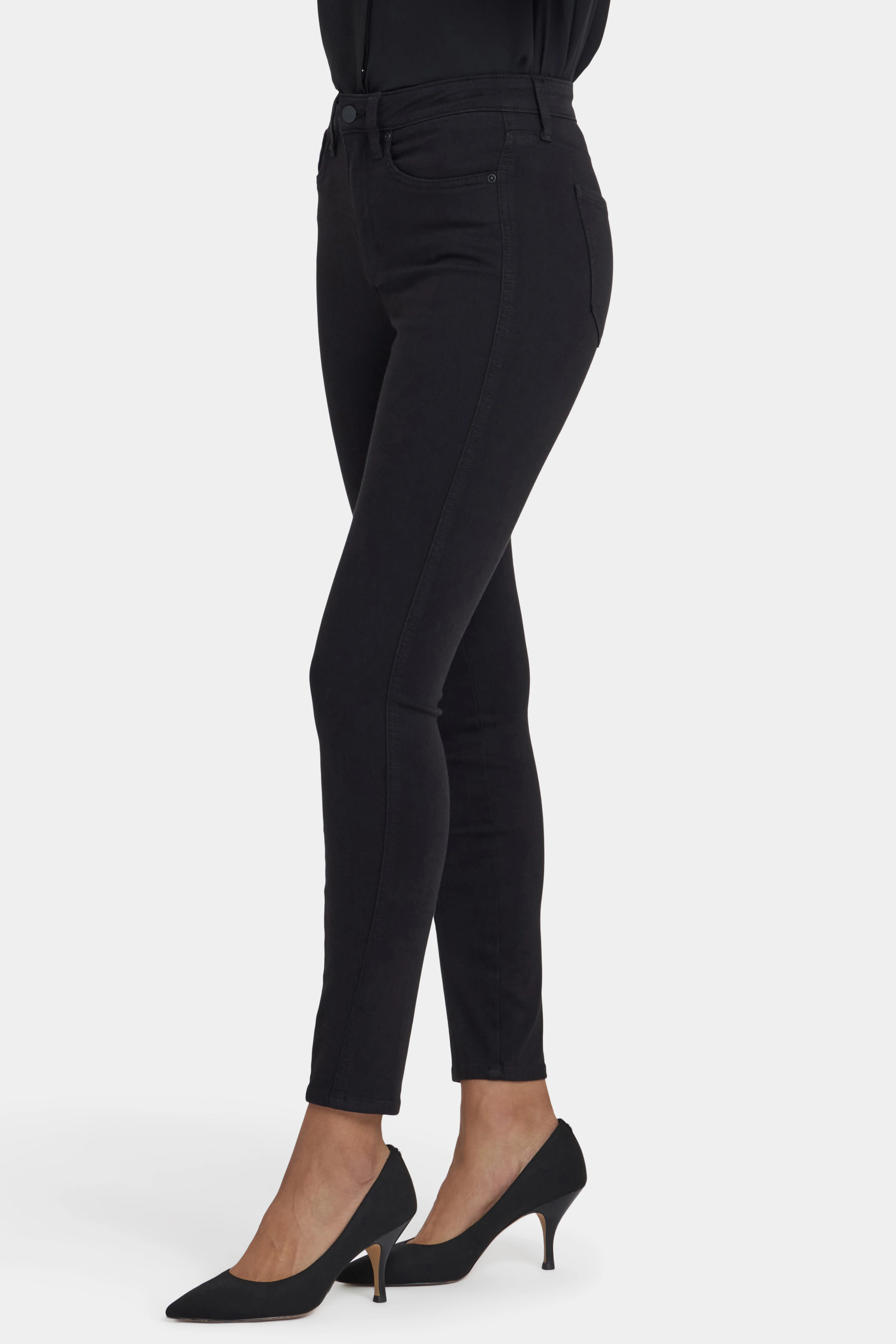 2323-ami-skinny-jeans-black-1.webp