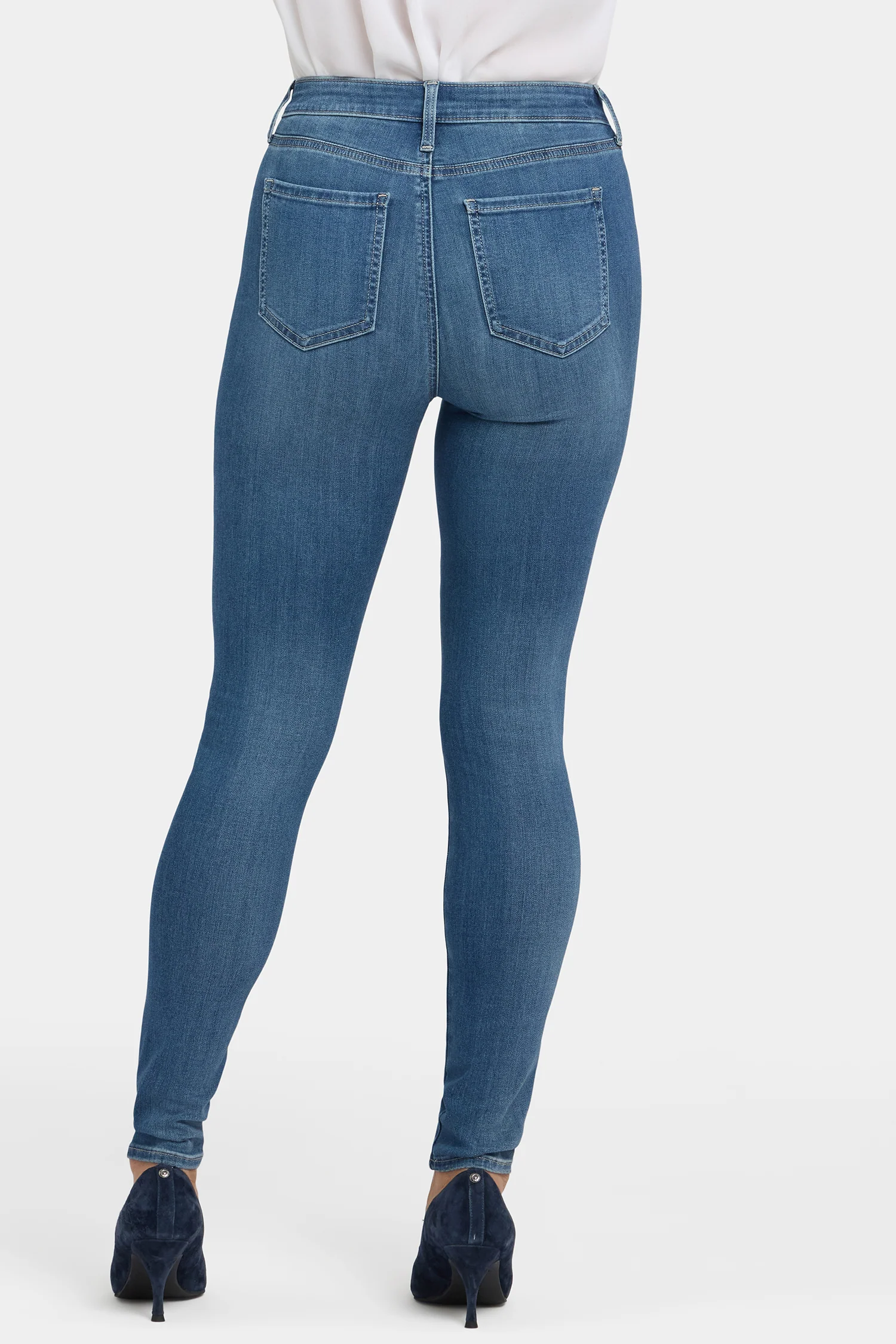 2347-ami-skinny-jeans-lake-notre-dame-1.webp