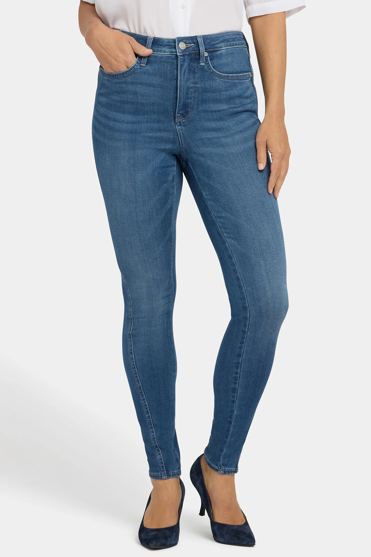 2347-ami-skinny-jeans-lake-notre-dame-1.webp