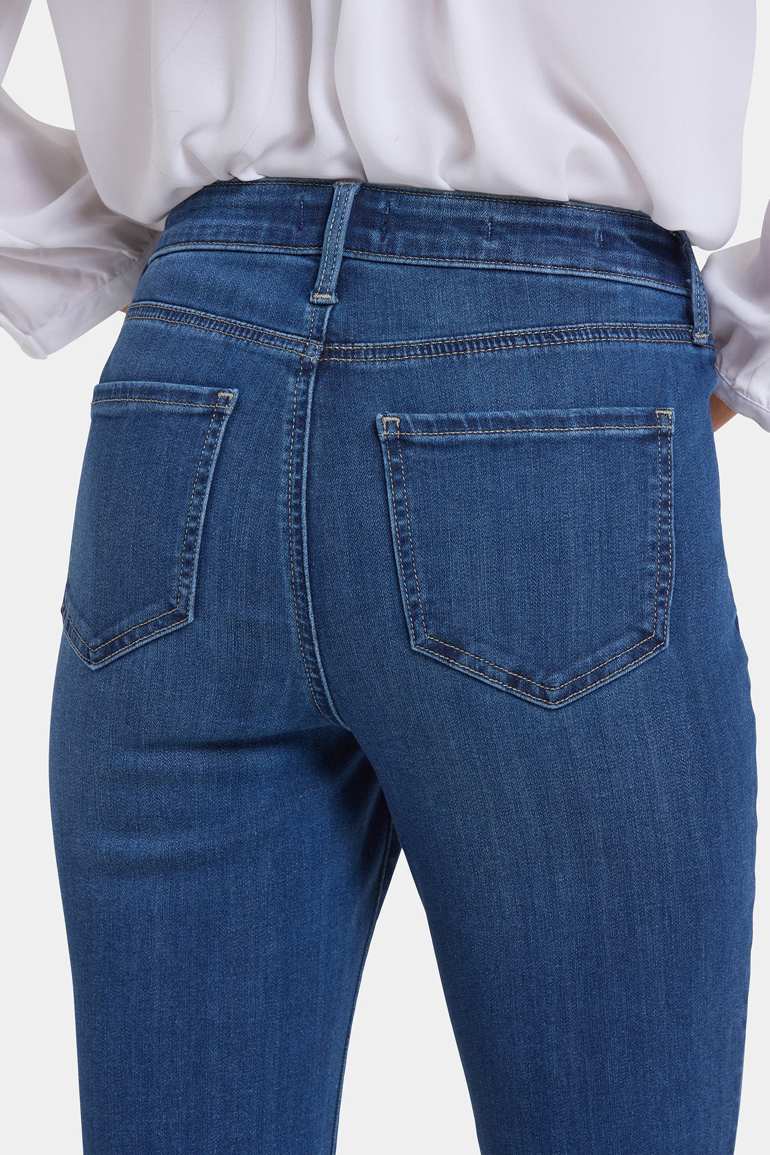 2443-billie-mini-bootcut-jeans-vintage-lapis-1.webp