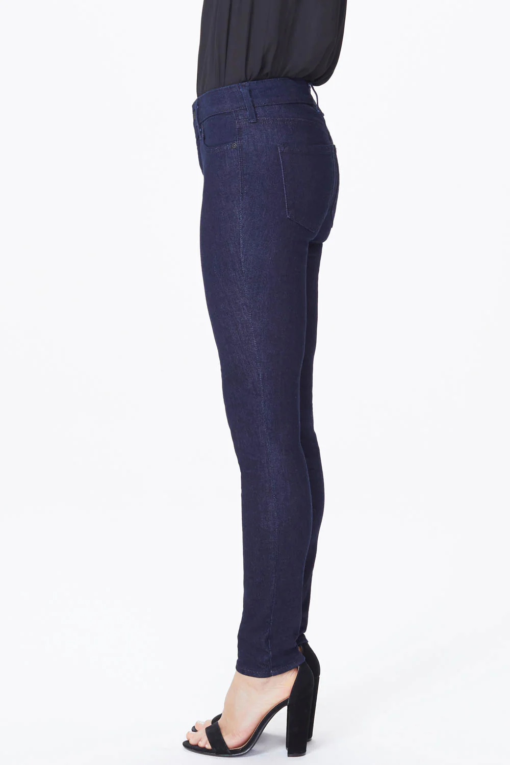 271-ami-skinny-jeans-in-petite-rinse-1.webp