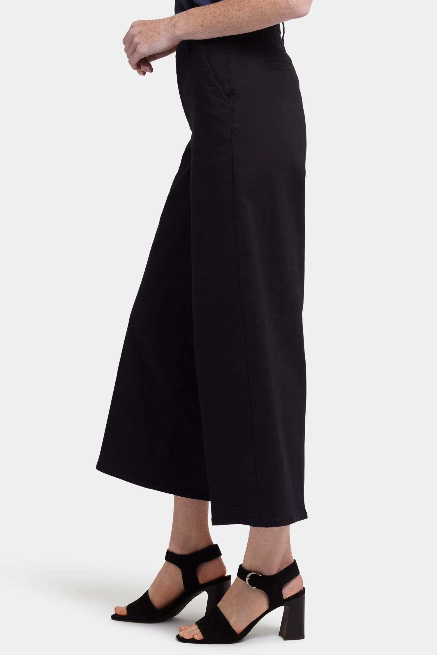 3467-mona-wide-leg-trouser-ankle-jeans-black-1.webp
