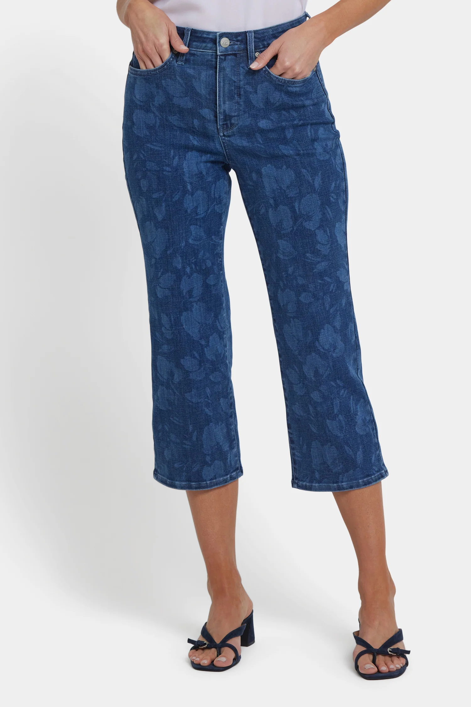 3572-joni-relaxed-capri-jeans-indigo-bella-1.webp
