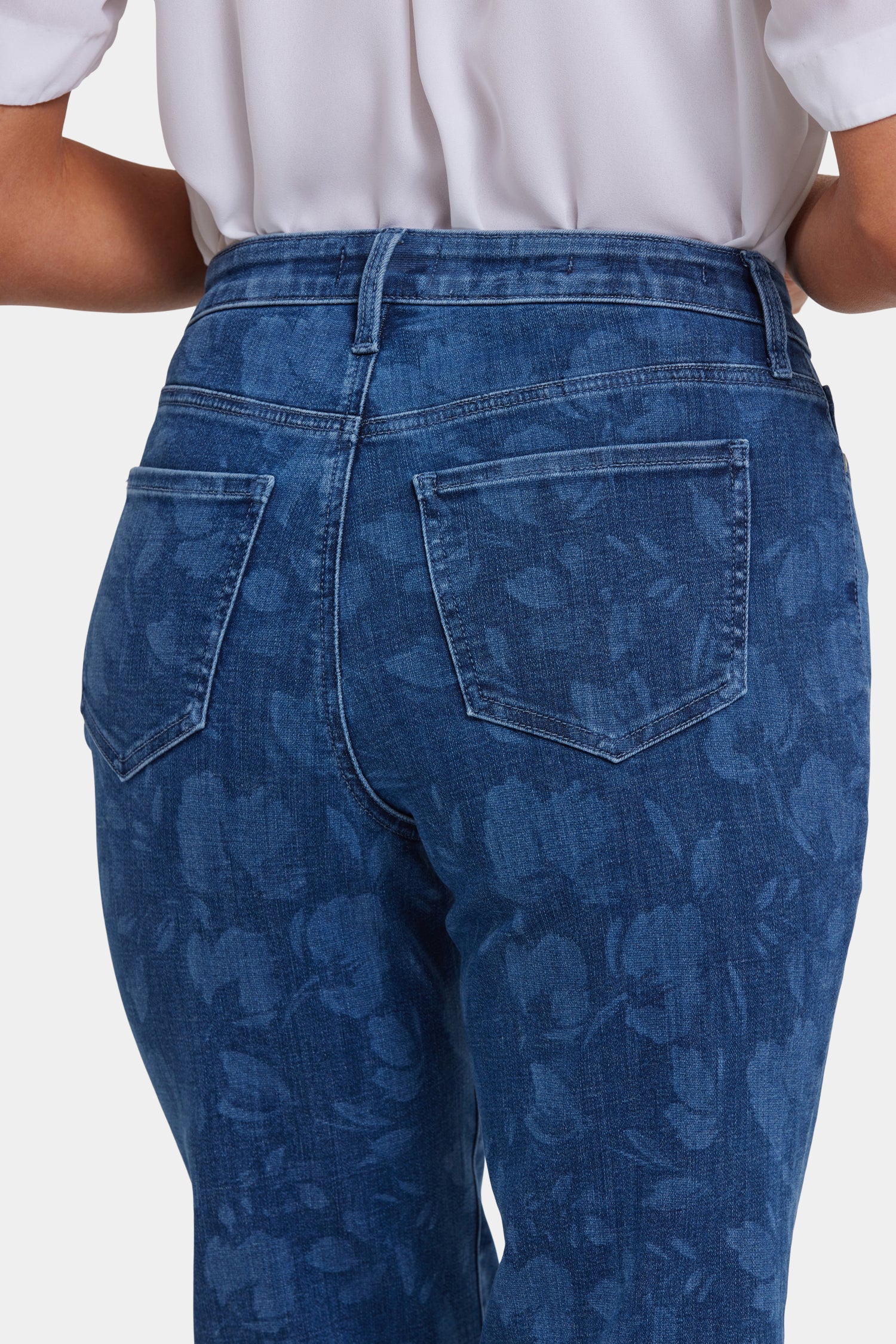 3572-joni-relaxed-capri-jeans-indigo-bella-1.webp