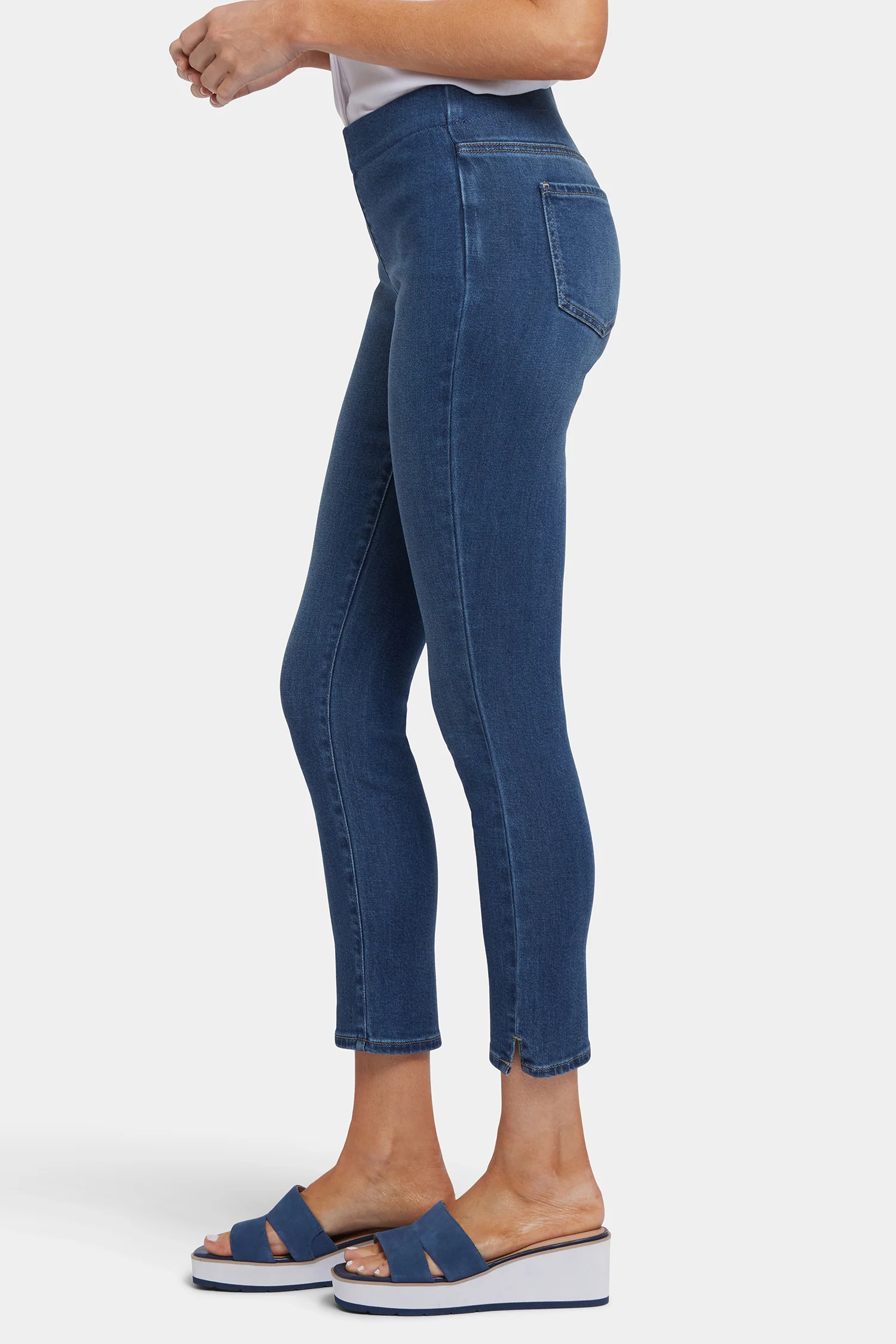 3584-ami-skinny-ankle-pull-on-jeans-rio-rapids-1.webp