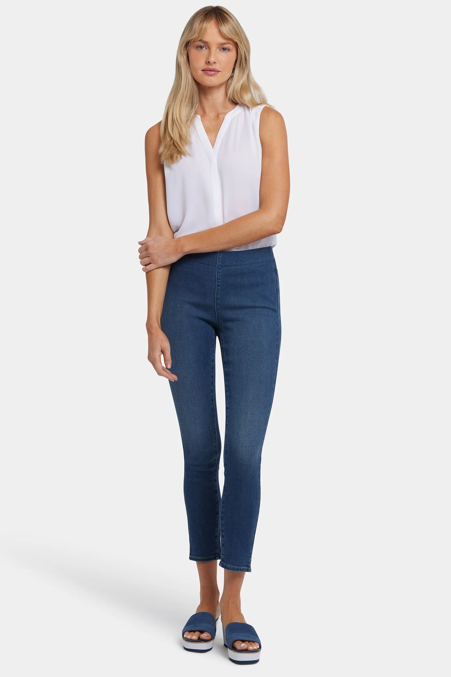 3584-ami-skinny-ankle-pull-on-jeans-rio-rapids-1.webp