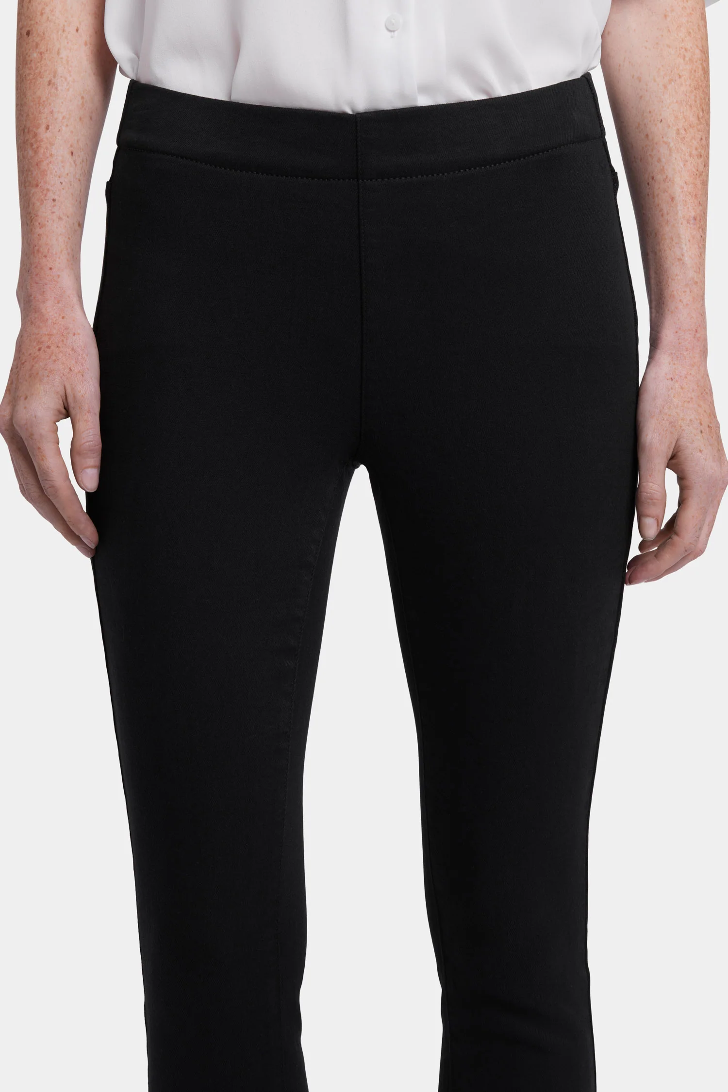3592-ami-skinny-ankle-pull-on-jeans-overdye-black-1.webp