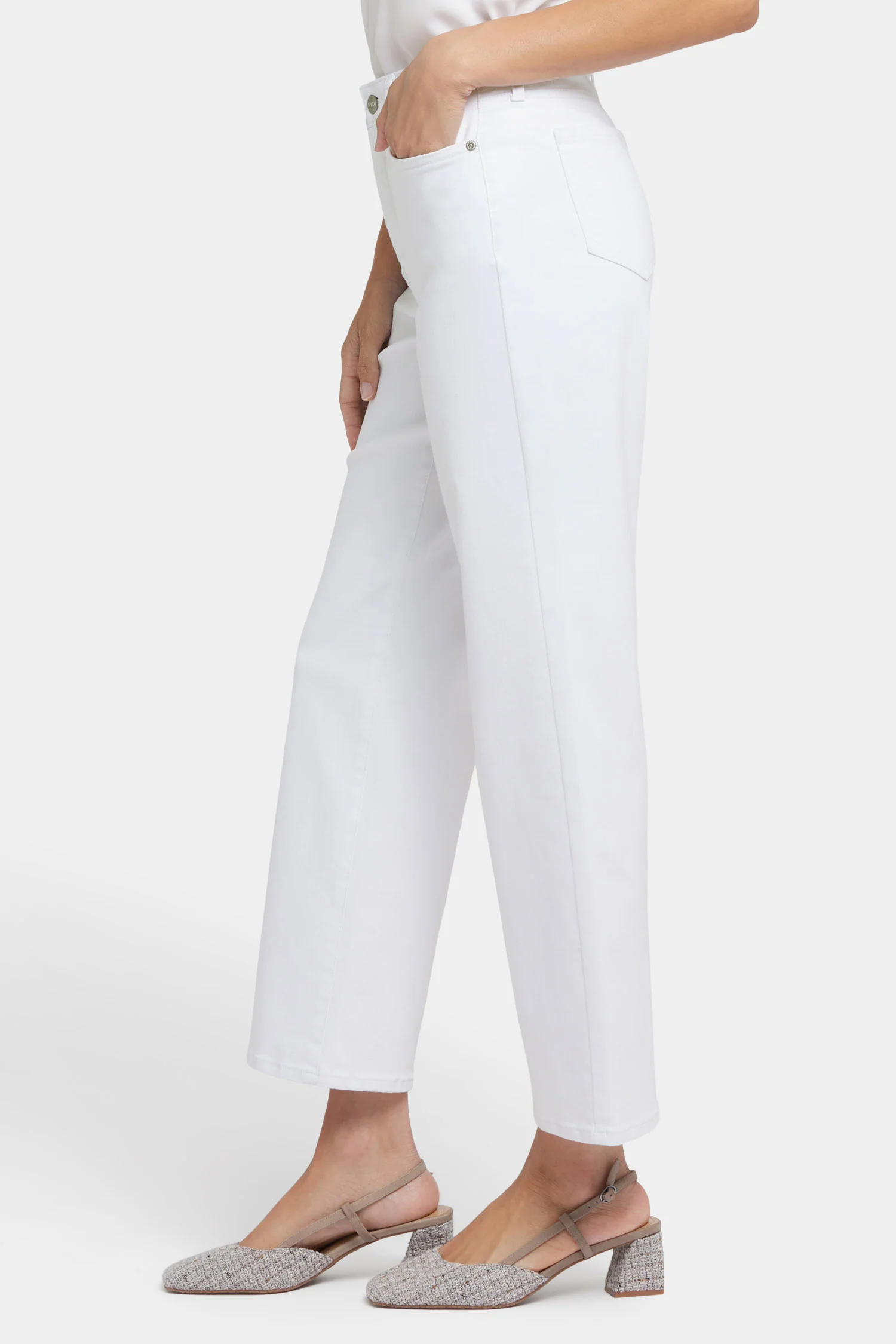 3632-bailey-relaxed-straight-ankle-jeans-optic-white-1.webp