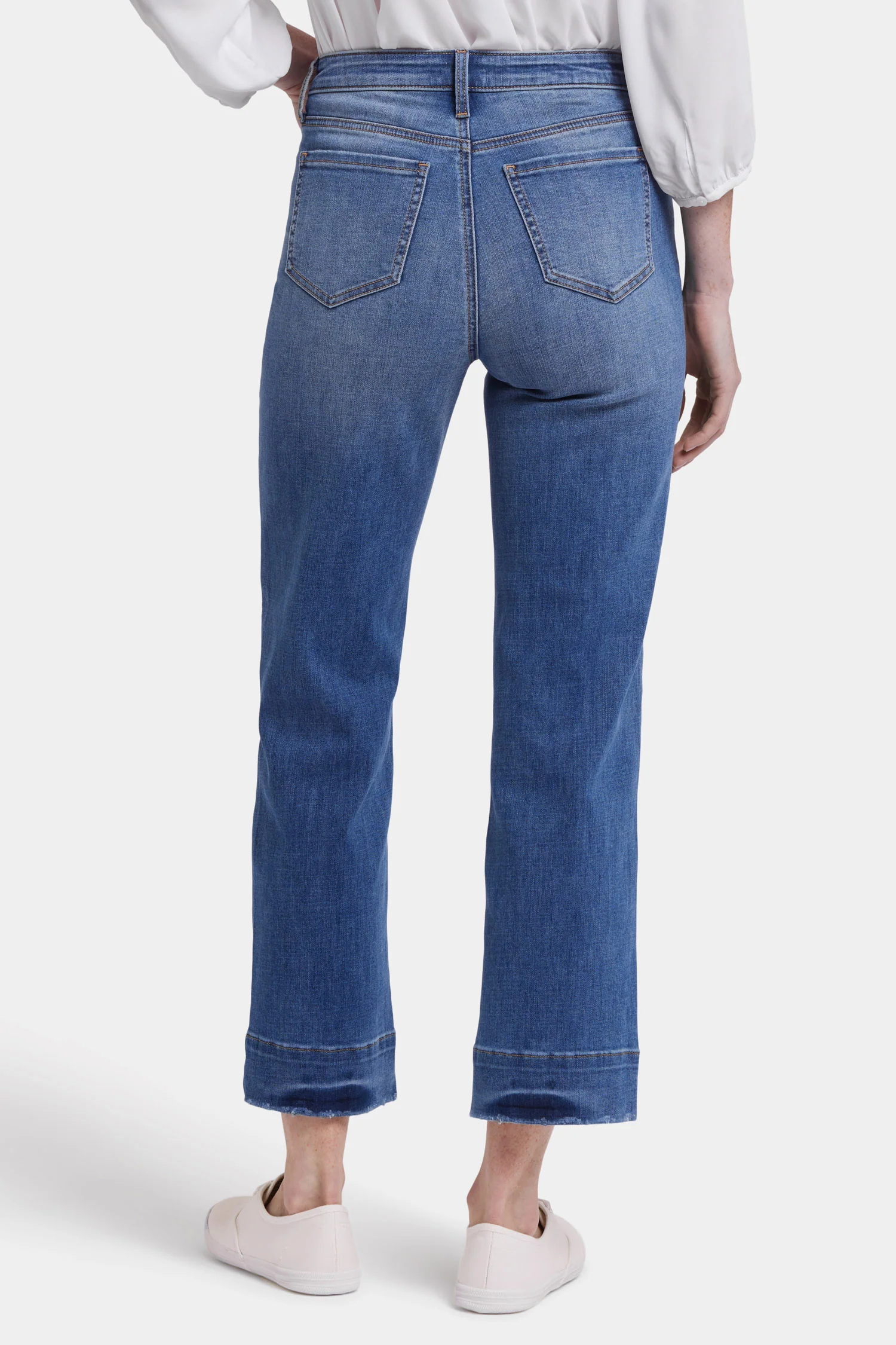 3644-bailey-relaxed-straight-ankle-jeans-bilbao-crest-1.webp