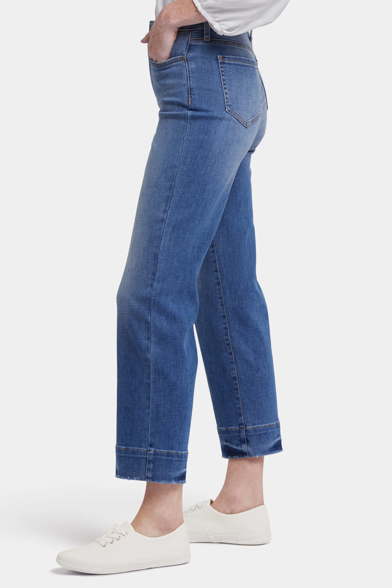 3644-bailey-relaxed-straight-ankle-jeans-bilbao-crest-1.webp