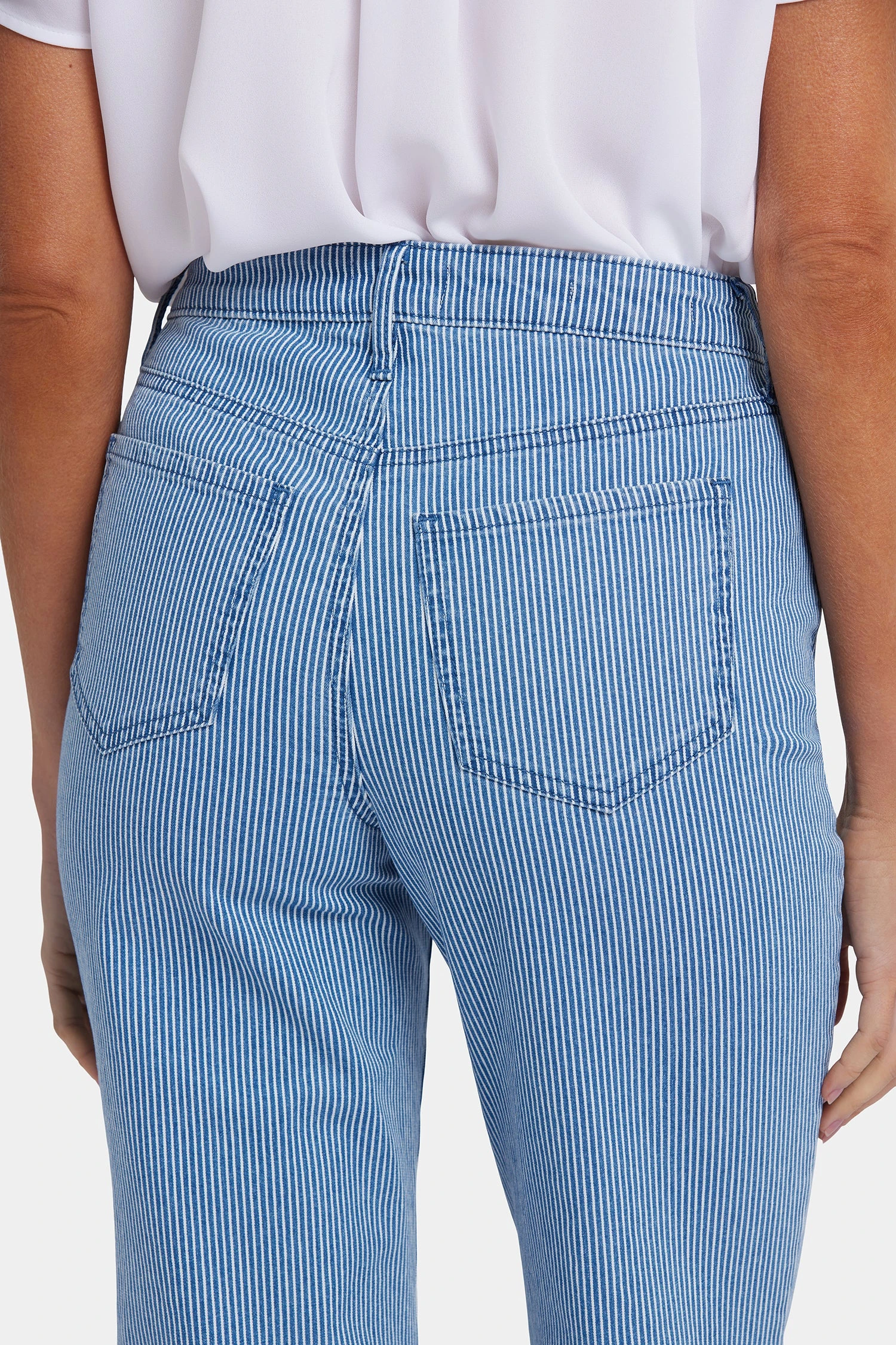 3825-joni-relaxed-capri-jeans-villa-vista-stripe-1.webp