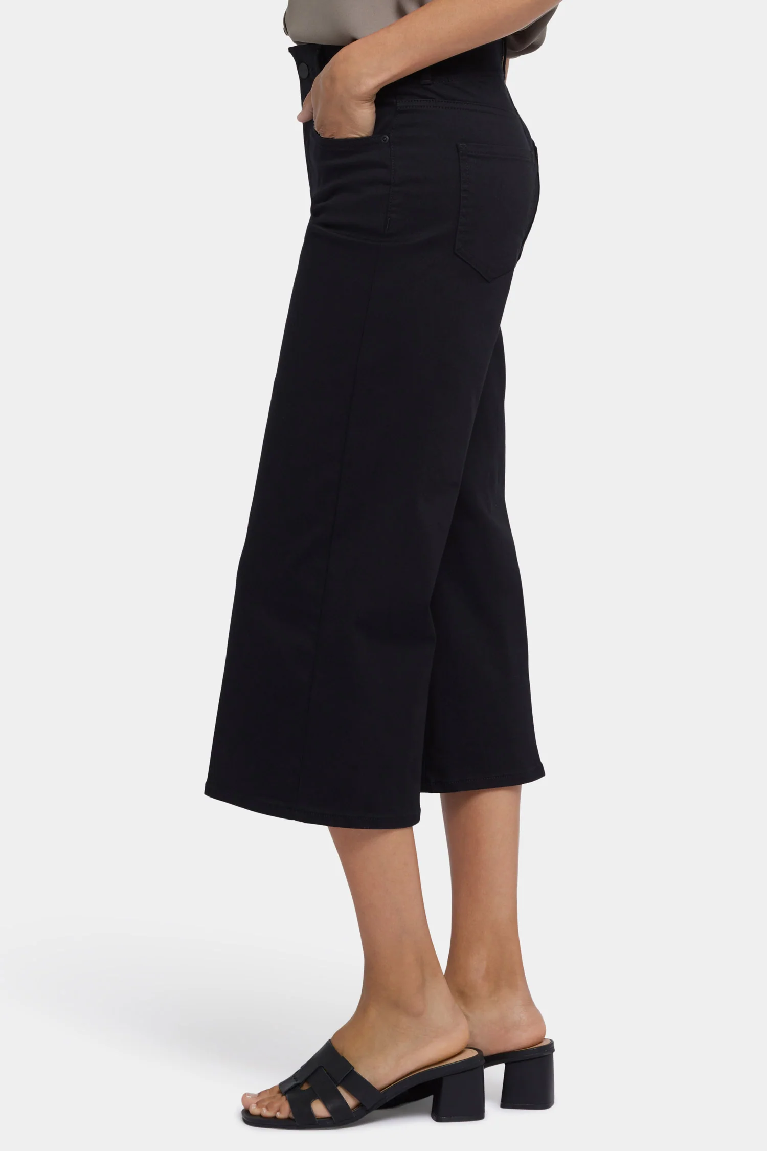 3897-brigitte-wide-leg-capri-jeans-black-1.webp