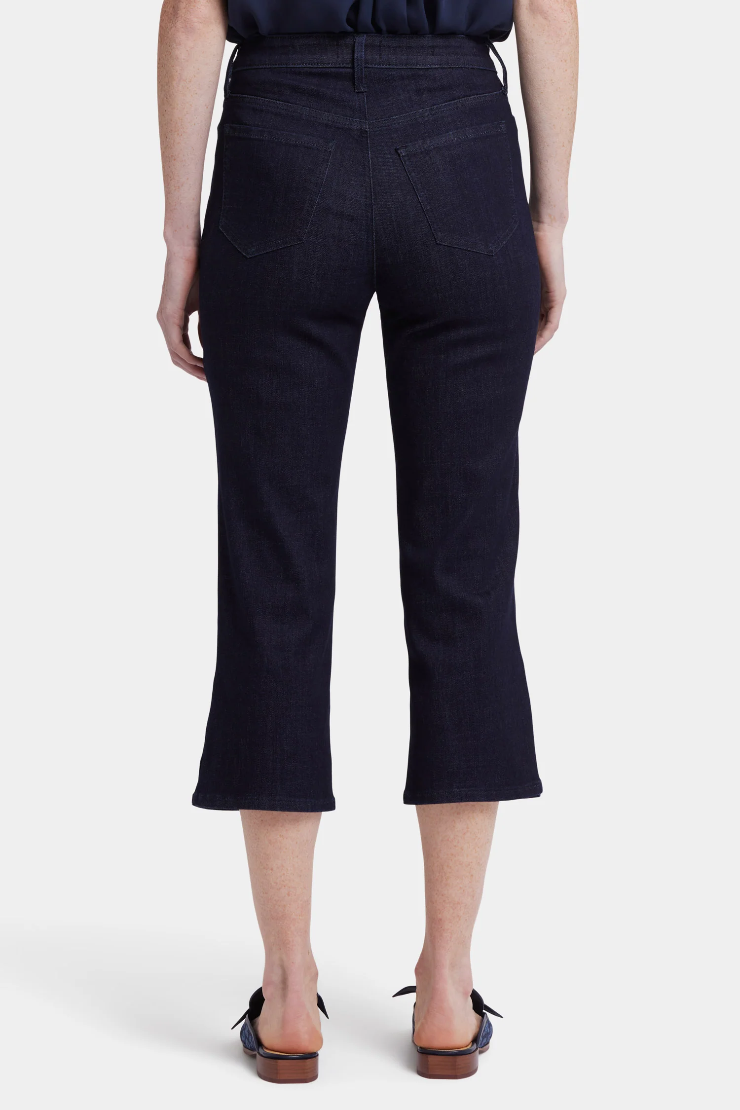 3969-joni-relaxed-capri-jeans-rinse-1.webp