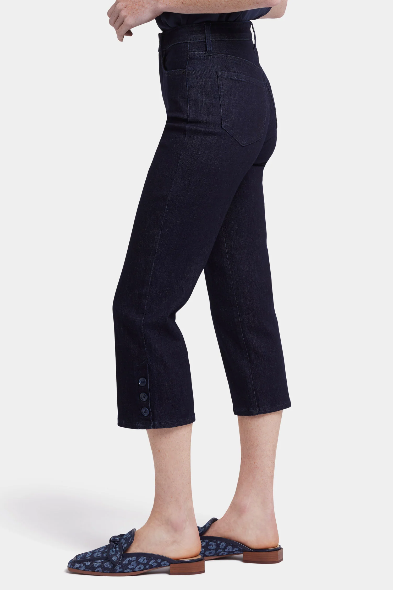 3969-joni-relaxed-capri-jeans-rinse-1.webp