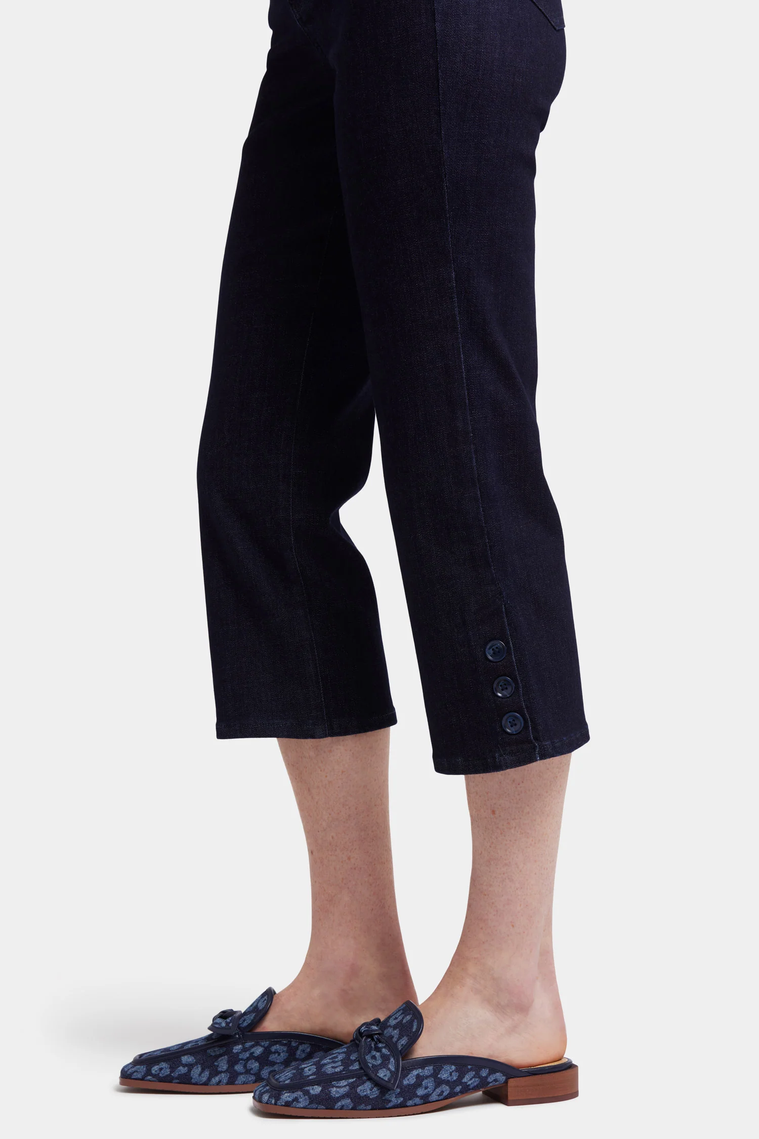 3969-joni-relaxed-capri-jeans-rinse-1.webp