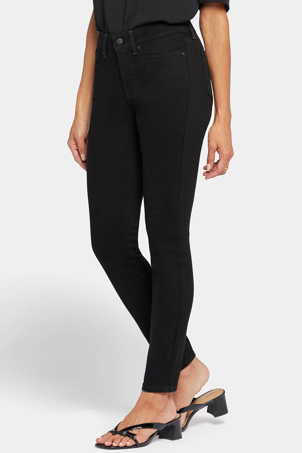 397-ami-skinny-jeans-in-petite-black-1.webp