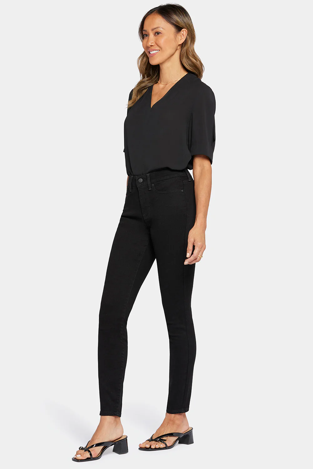 397-ami-skinny-jeans-in-petite-black-1.webp