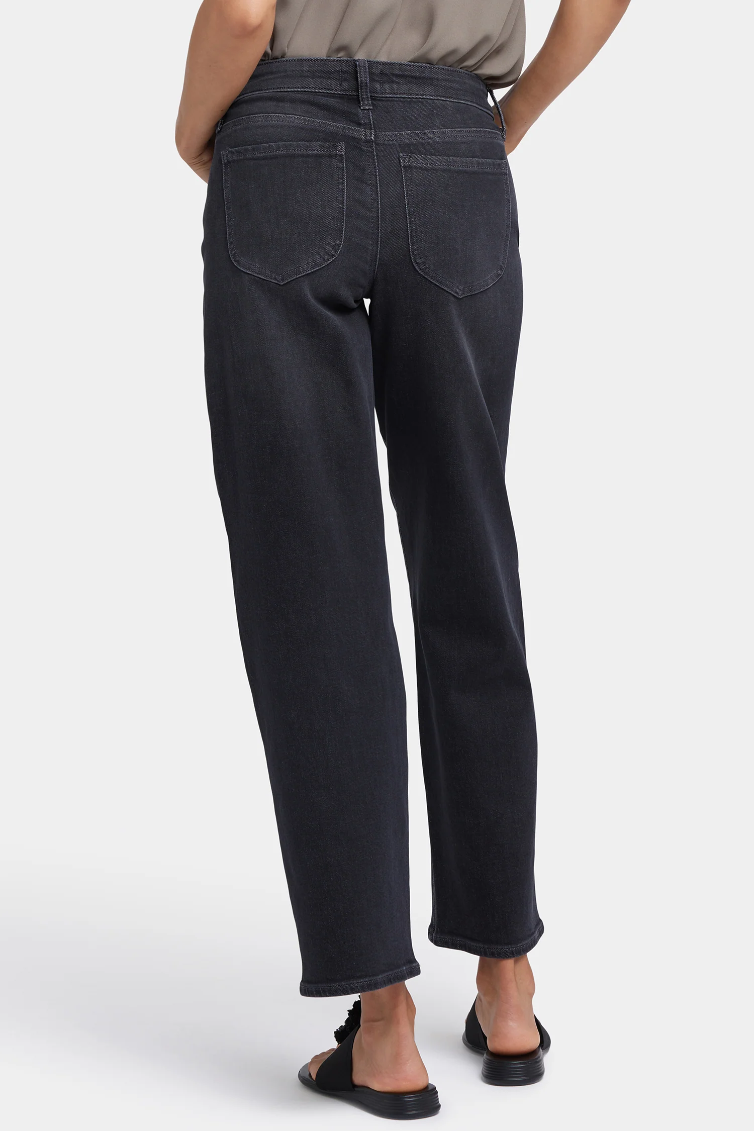 4017-jemma-barrel-jeans-cordoba-cliff-1.webp