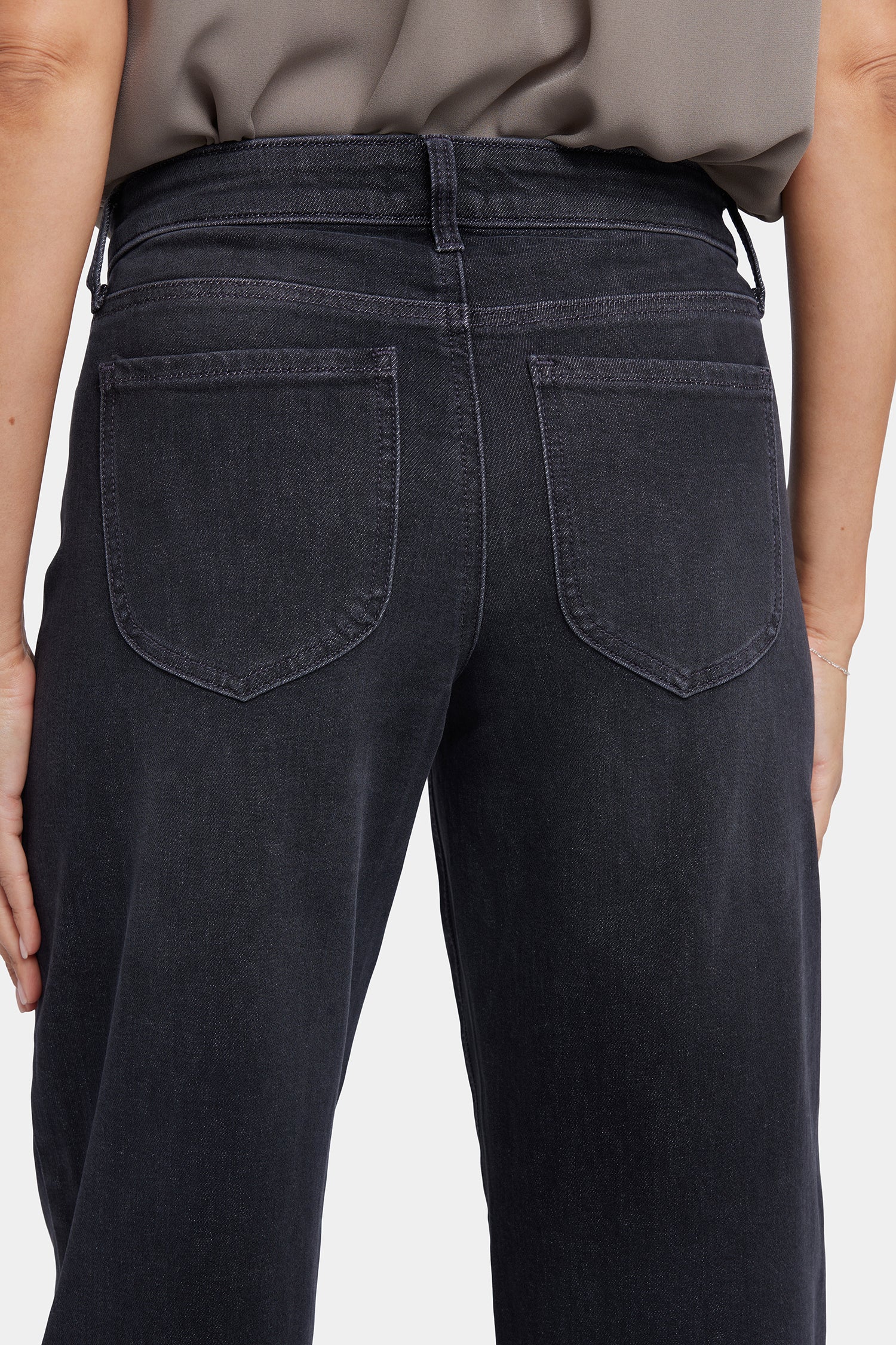 4017-jemma-barrel-jeans-cordoba-cliff-1.webp