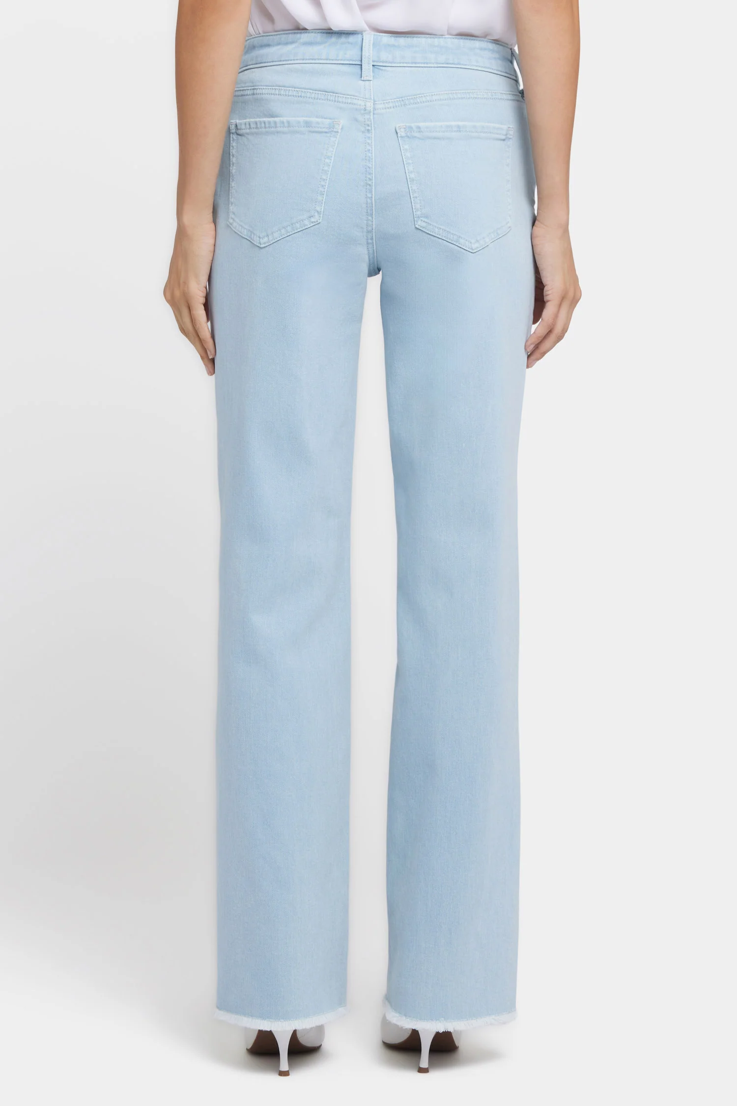4053-bailey-relaxed-straight-jeans-clear-waters-1.webp