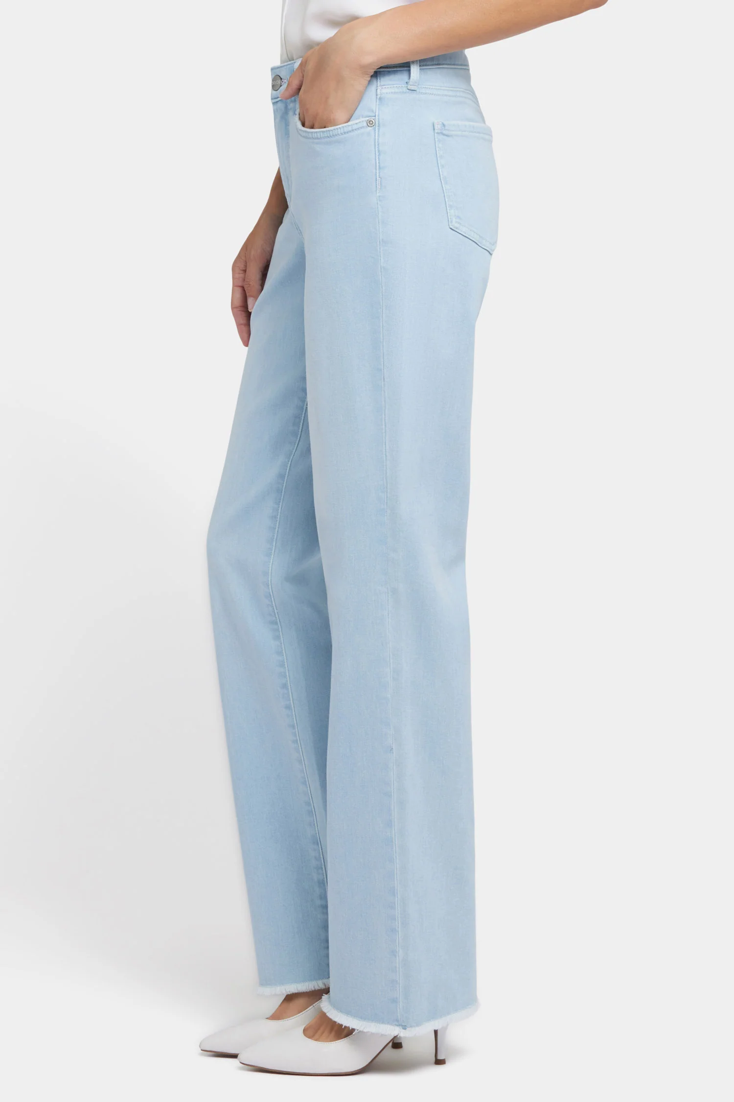4053-bailey-relaxed-straight-jeans-clear-waters-1.webp